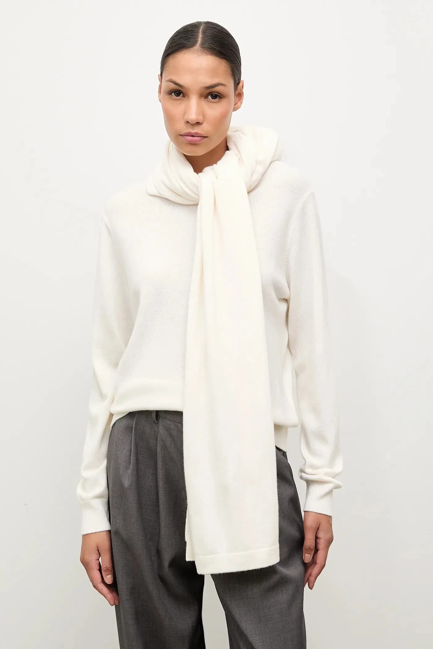 Свитер из мериносовой шерсти с шарфом - фото 3