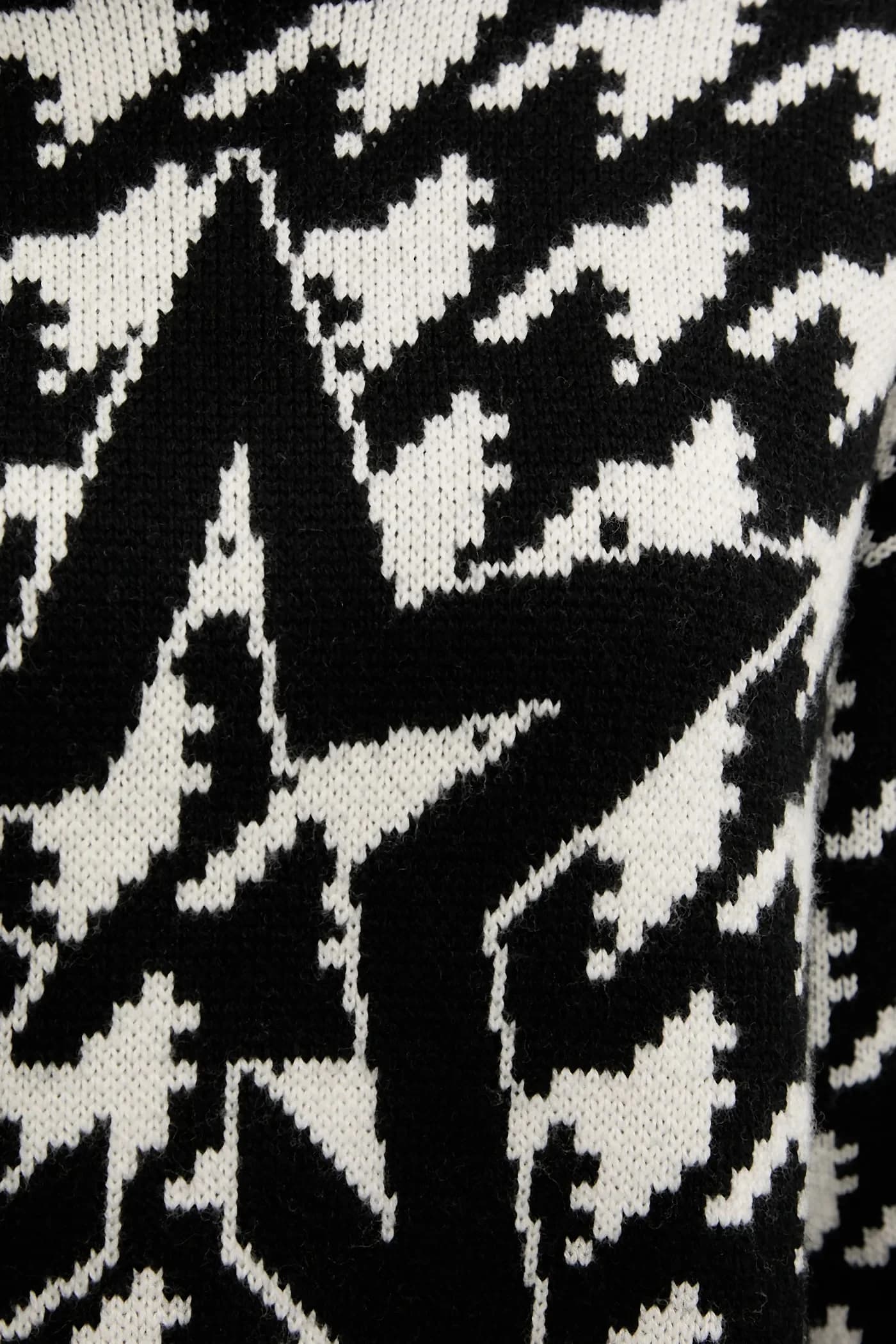 Объемный шерстяной свитер - фото 5