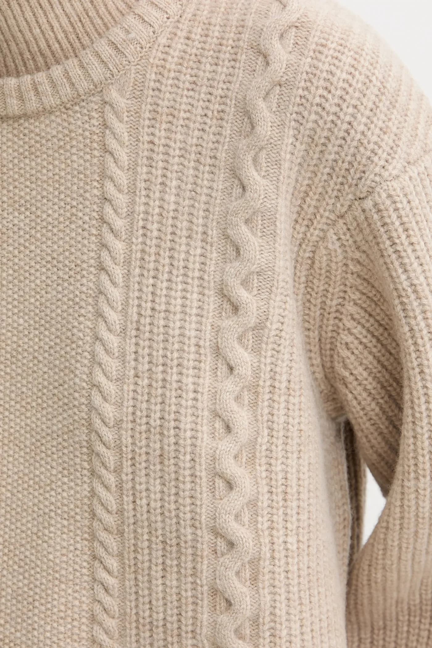 Свитер из кабельной шерсти - фото 5