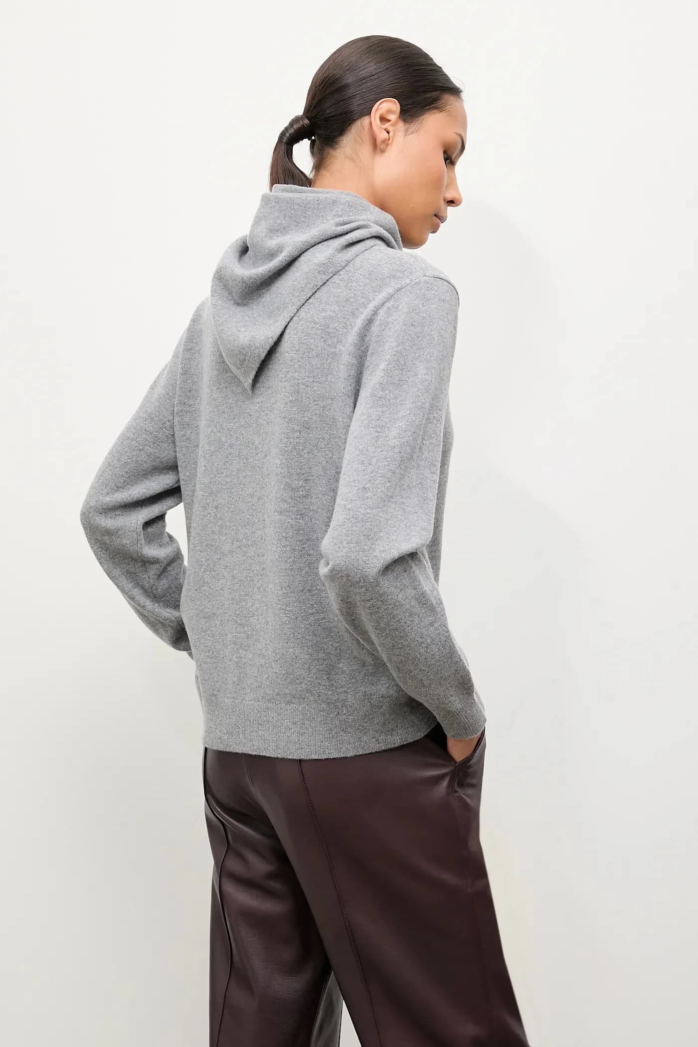 Свитер из мериносовой шерсти с шарфом - фото 3