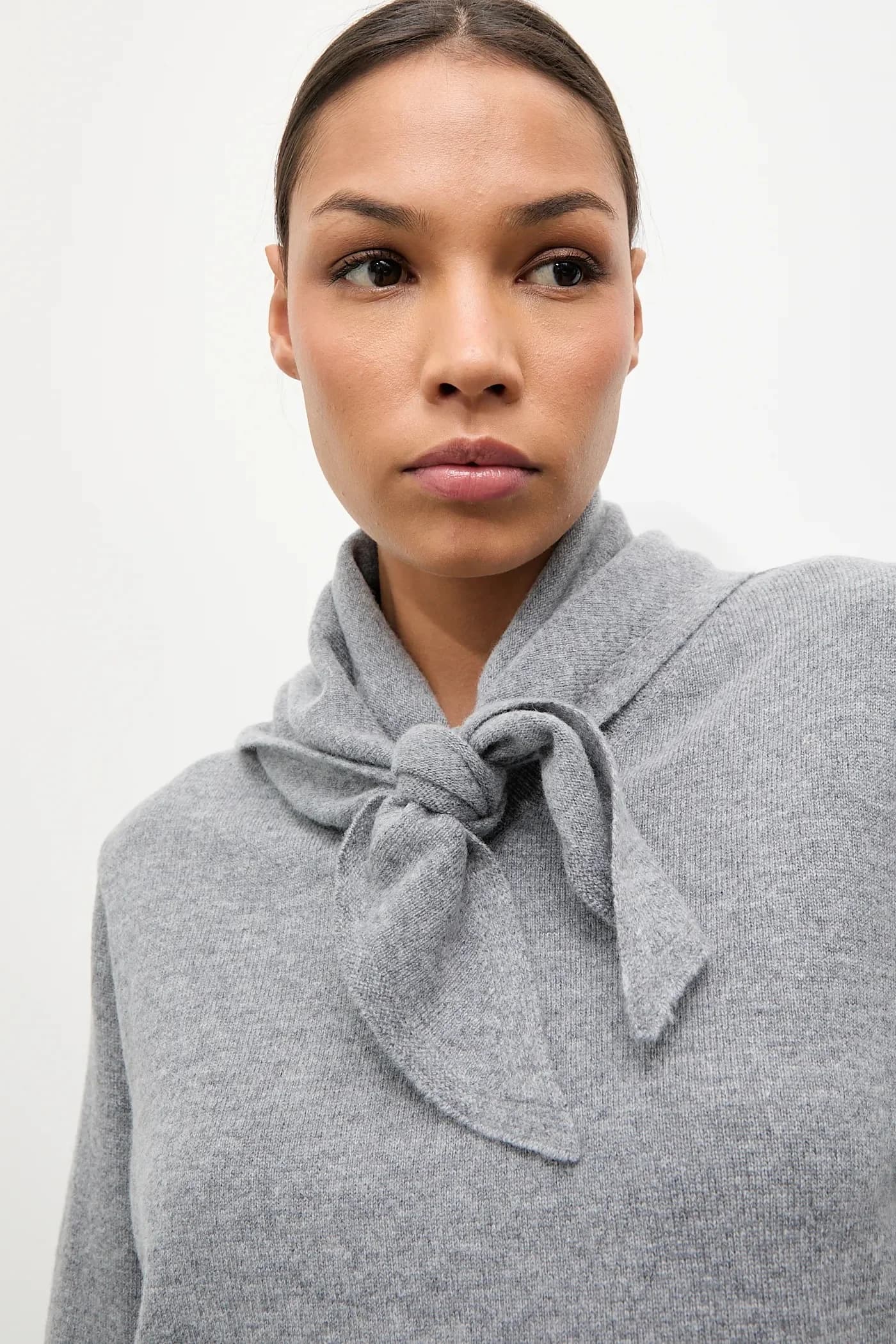 Свитер из мериносовой шерсти с шарфом - фото 5