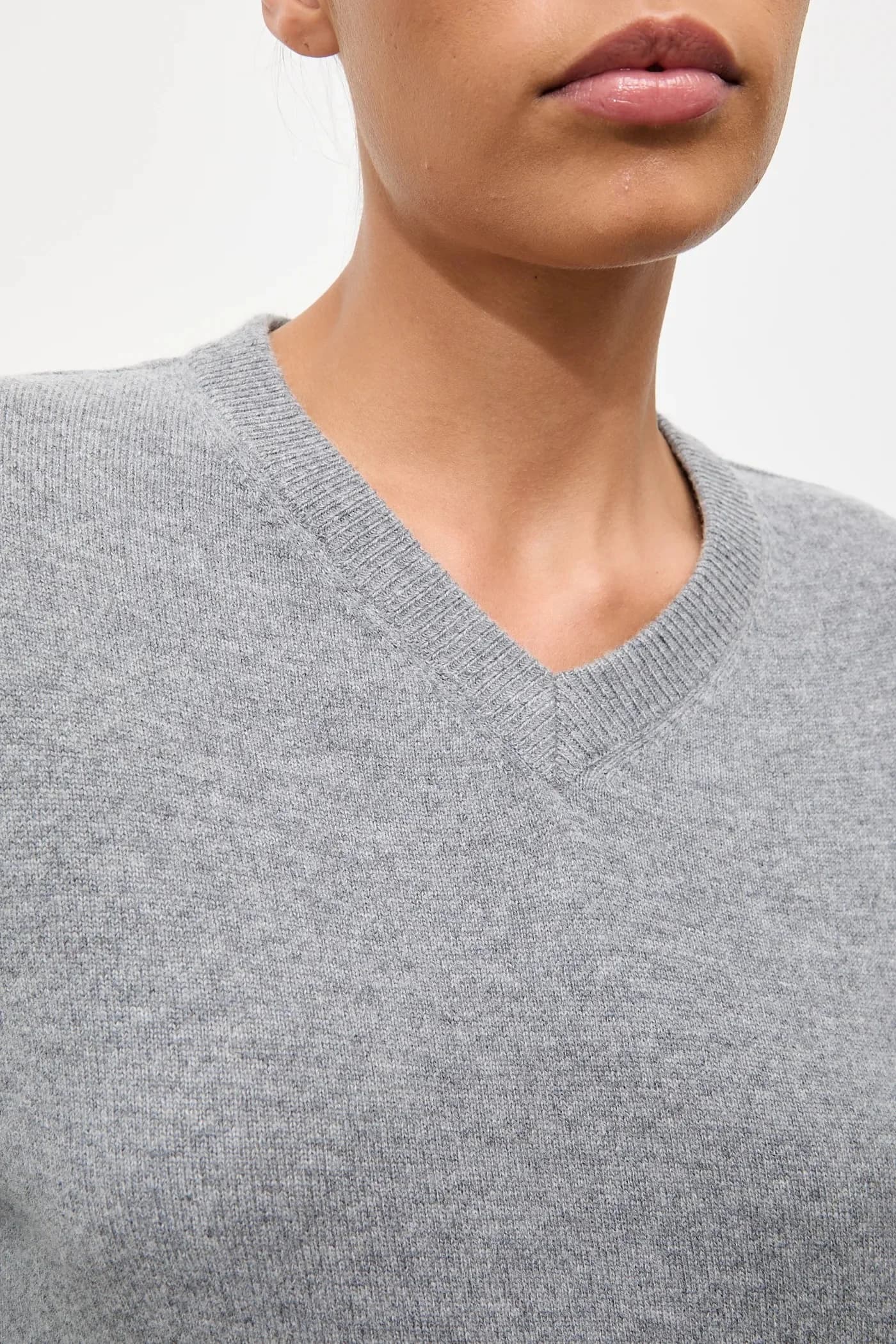 Свитер из мериносовой шерсти с шарфом - фото 7