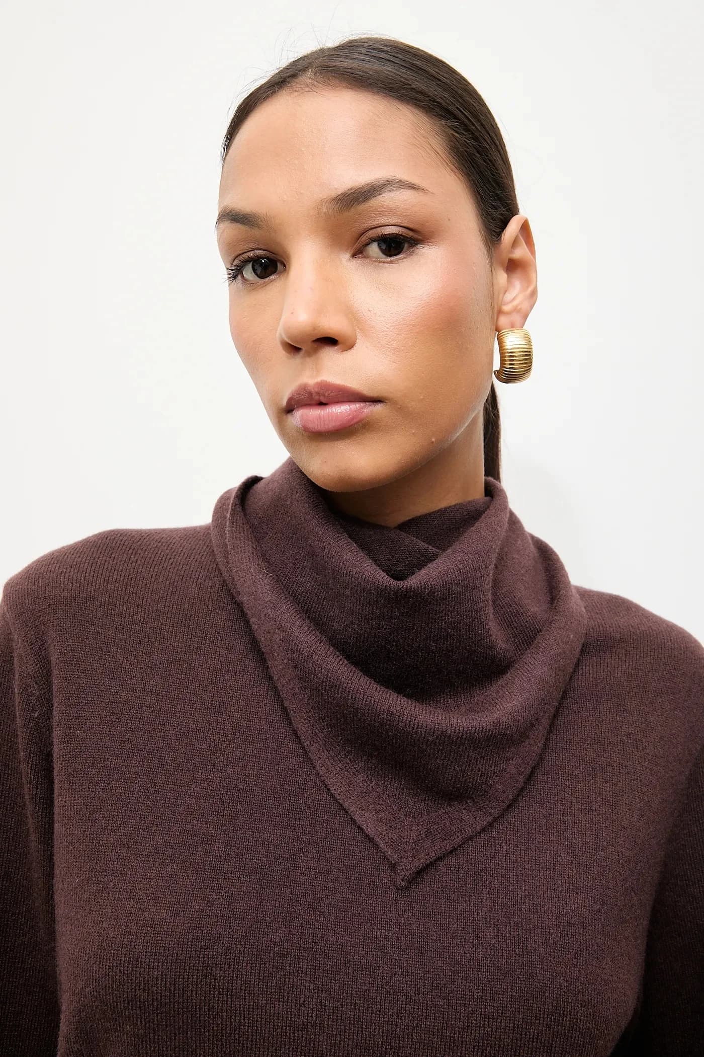 Свитер из мериносовой шерсти с шарфом - фото 6