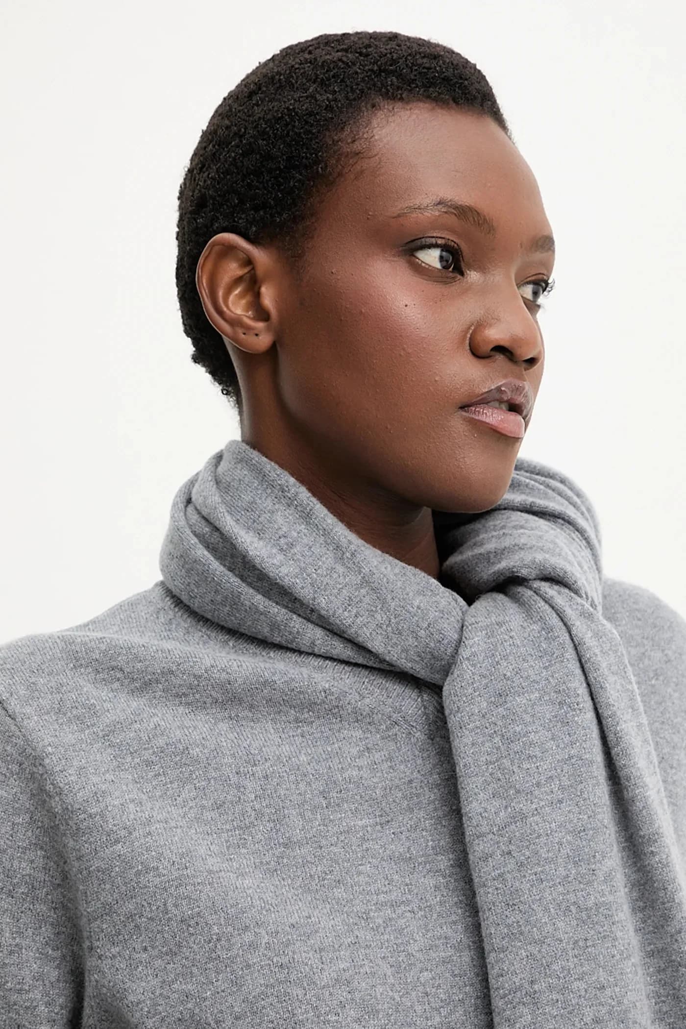 Свитер из мериносовой шерсти с шарфом - фото 3