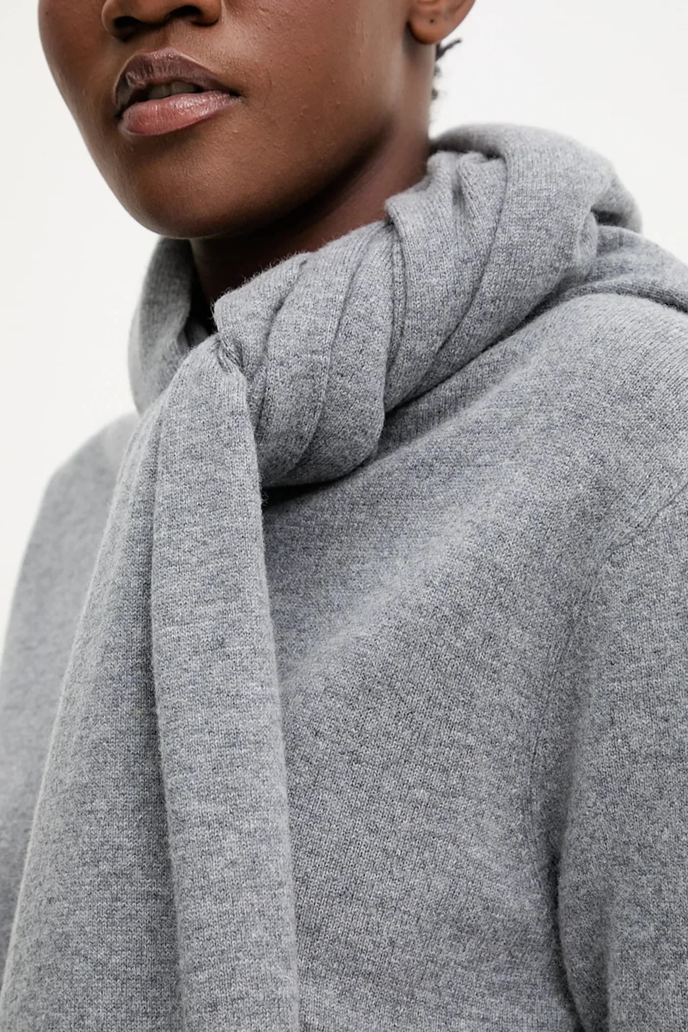 Свитер из мериносовой шерсти с шарфом - фото 4