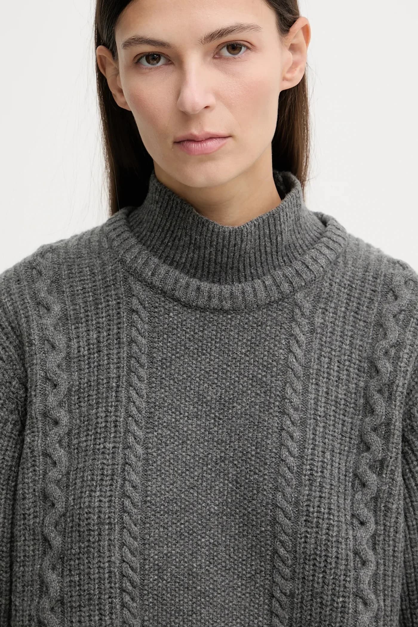 Свитер из кабельной шерсти - фото 4