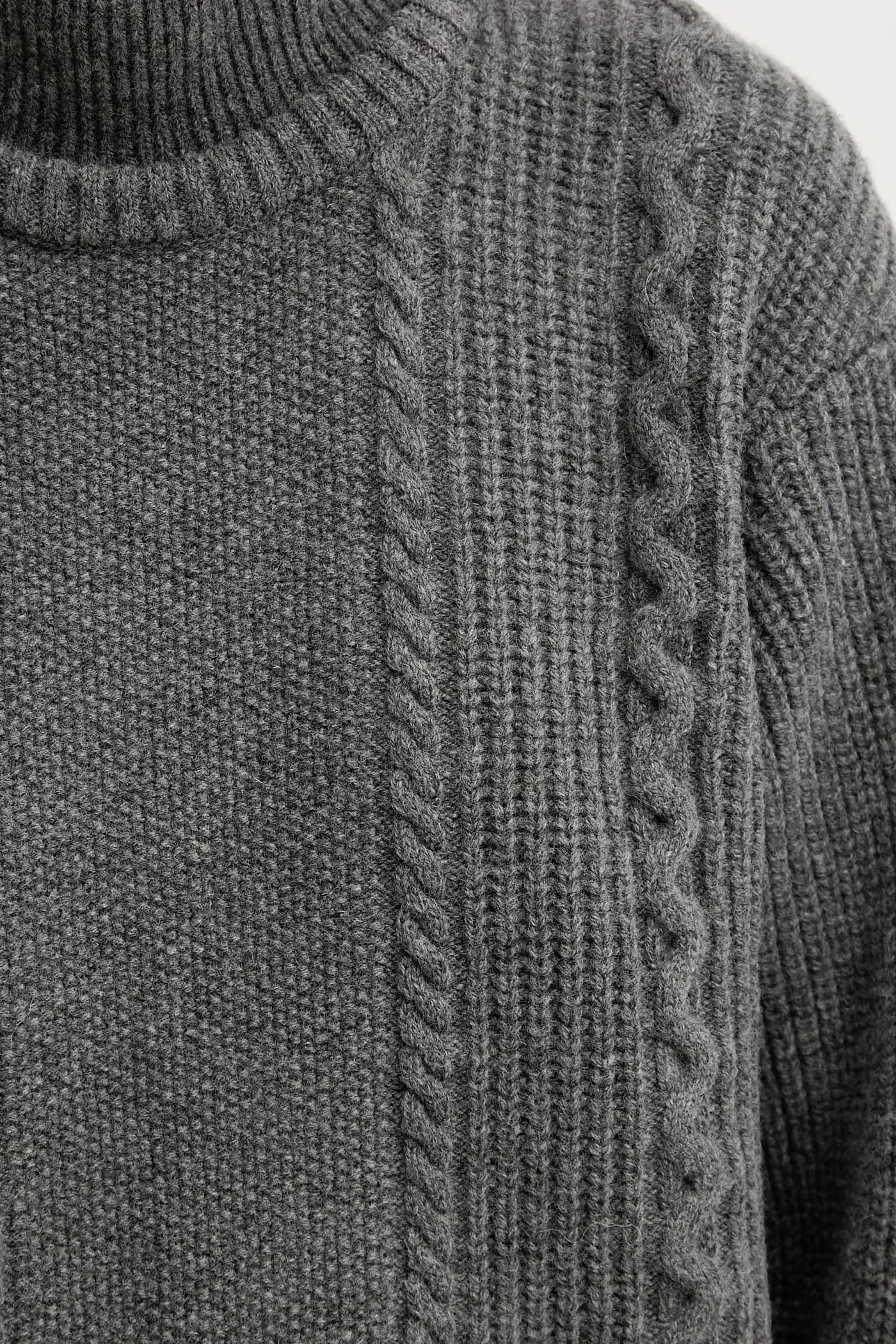 Свитер из кабельной шерсти - фото 5