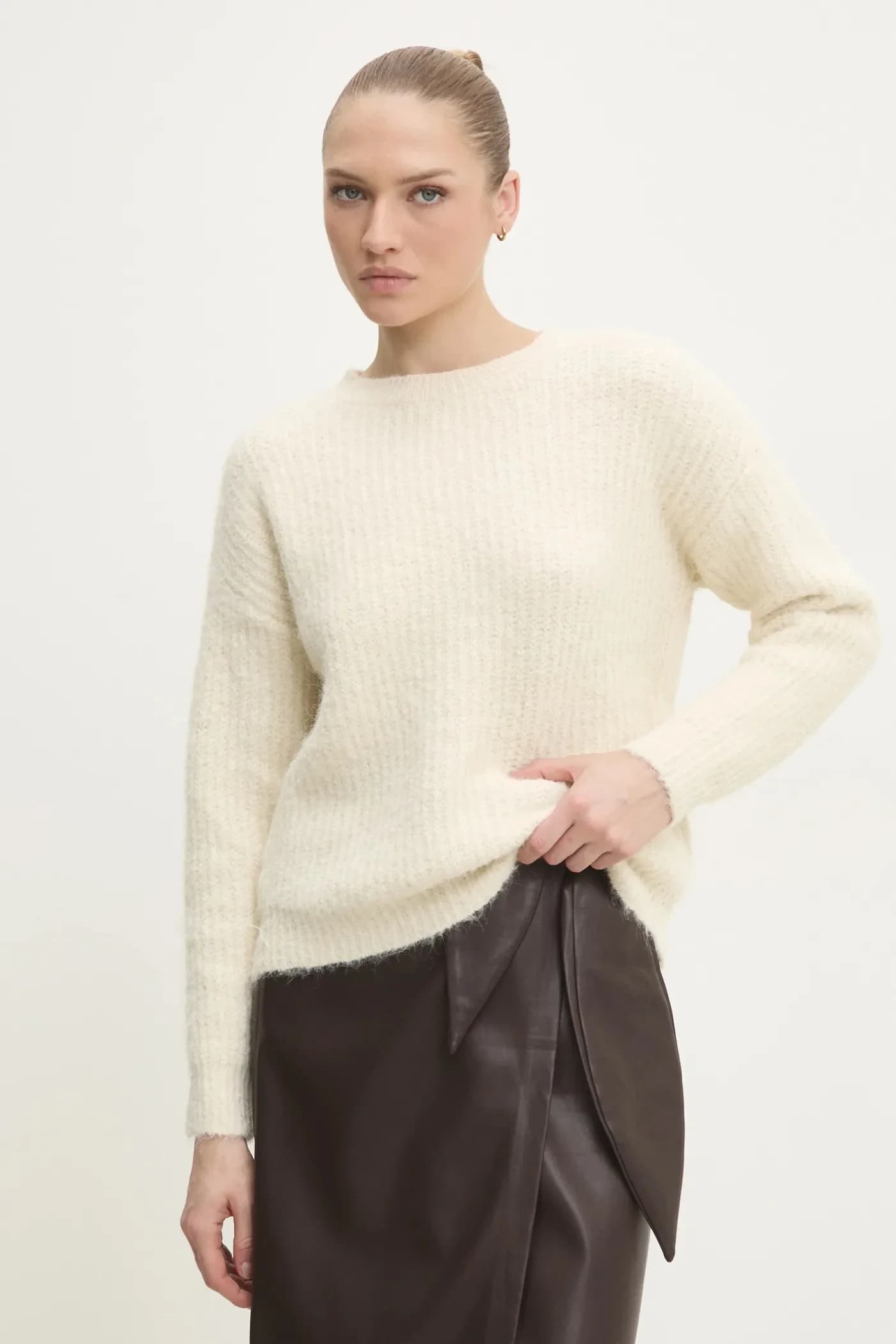 Шерстяной свитер + шарф и шапка - фото 4