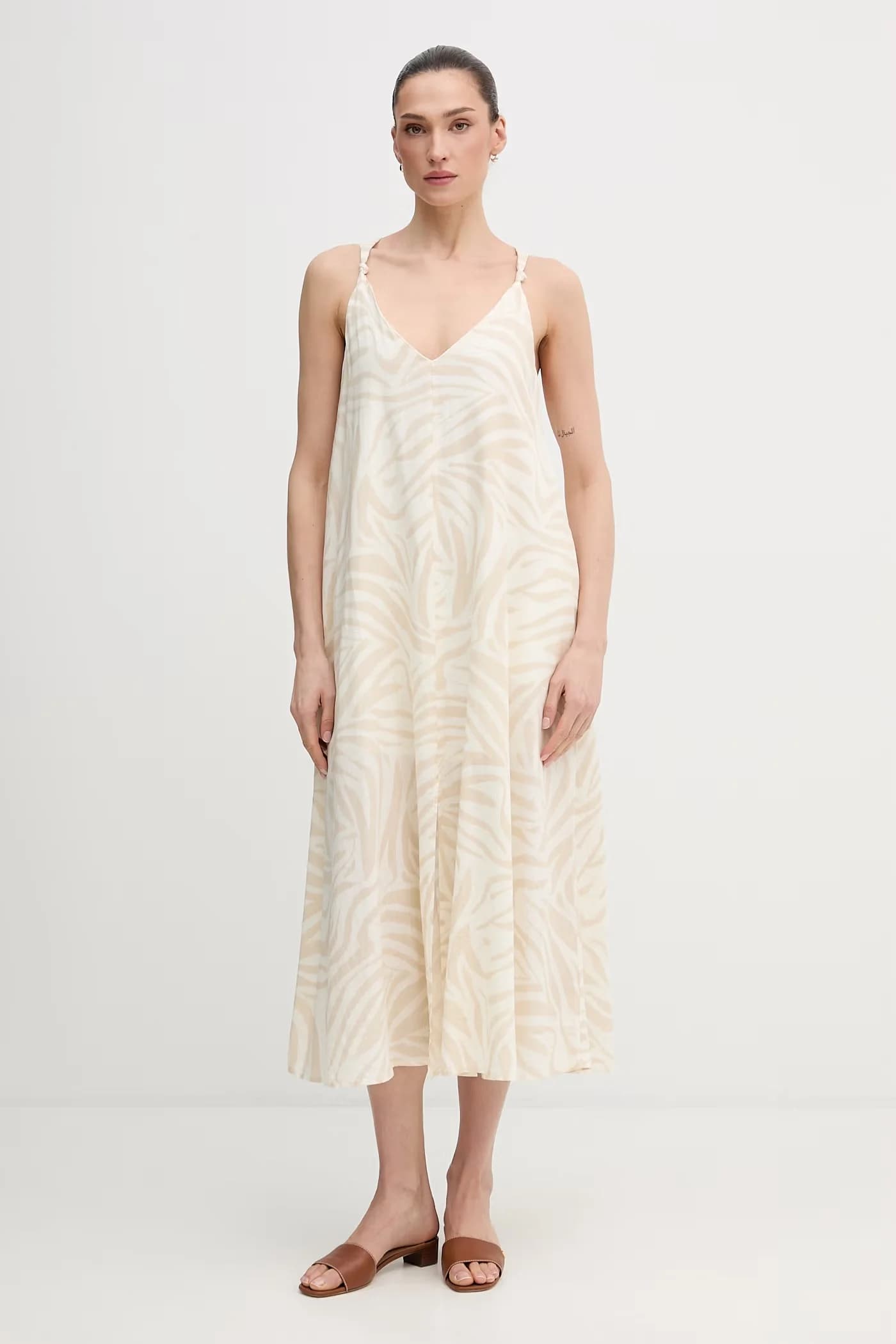 Платье из льна