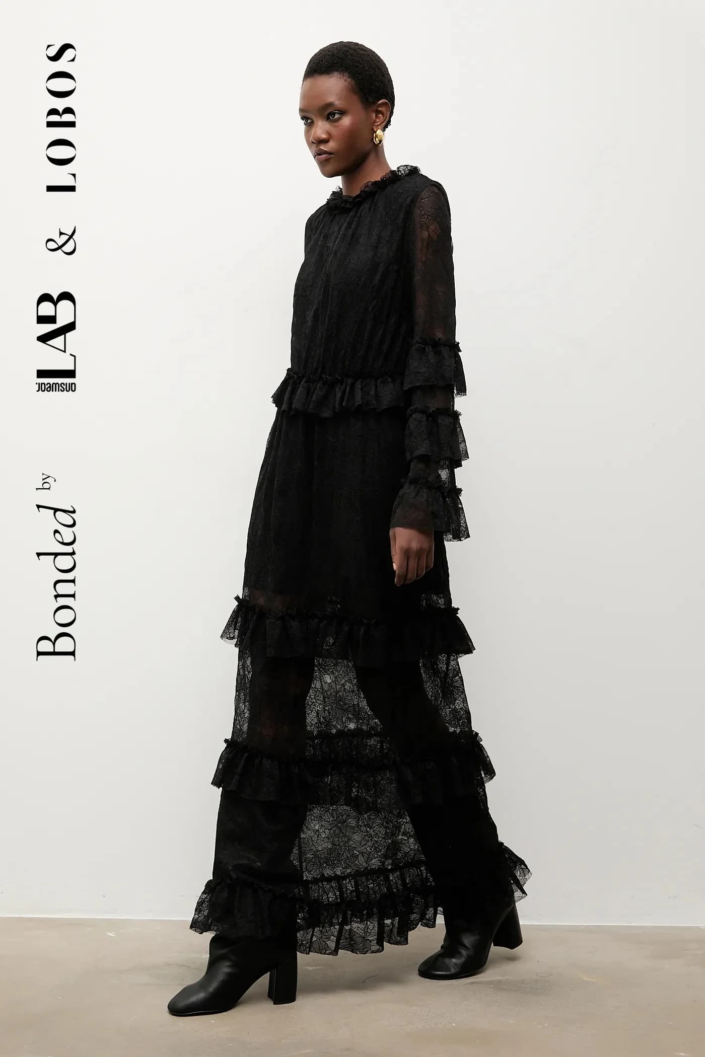 Скреплено платьем Answear.LAB и LOBOS.