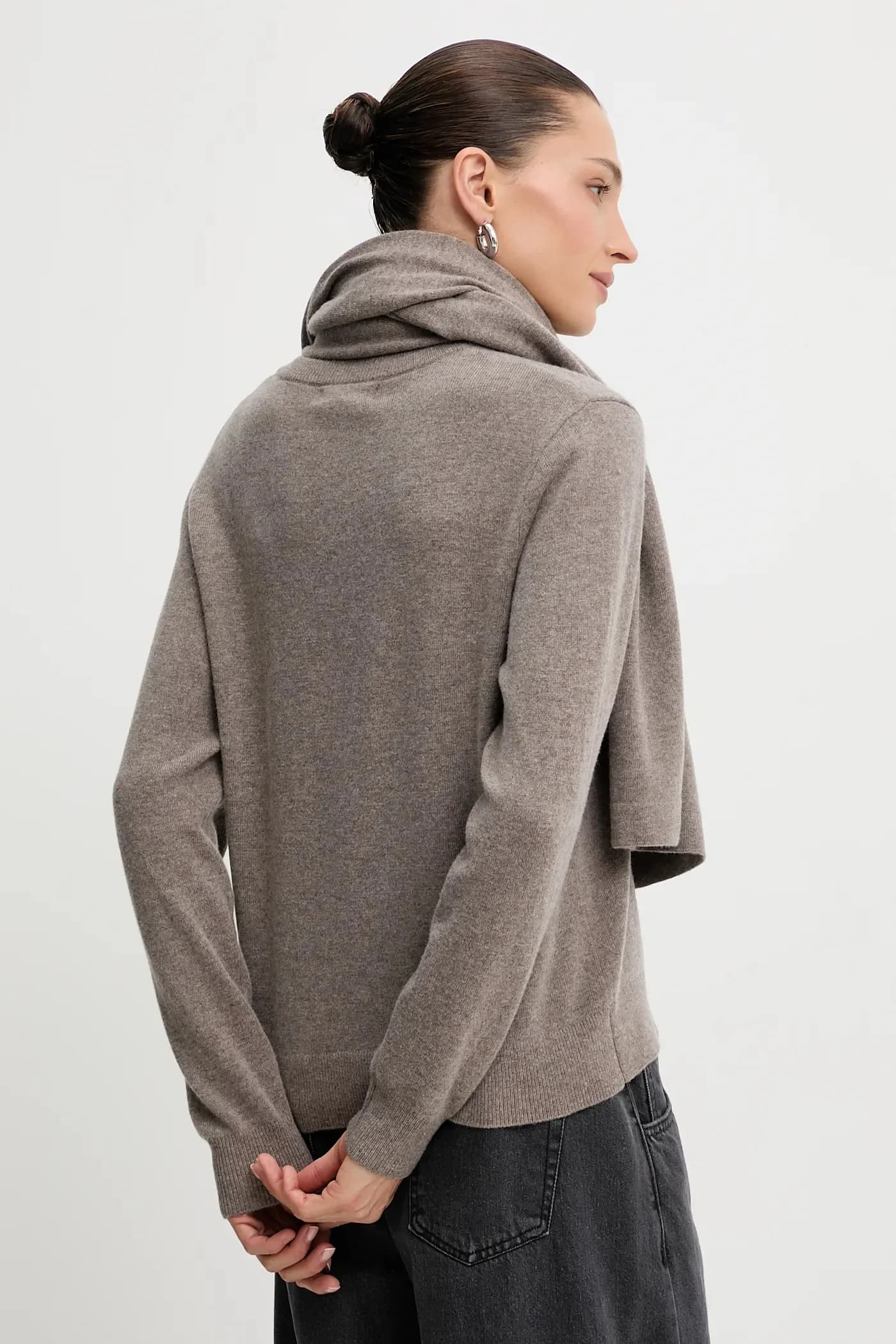 Свитер из мериносовой шерсти с шарфом - фото 3