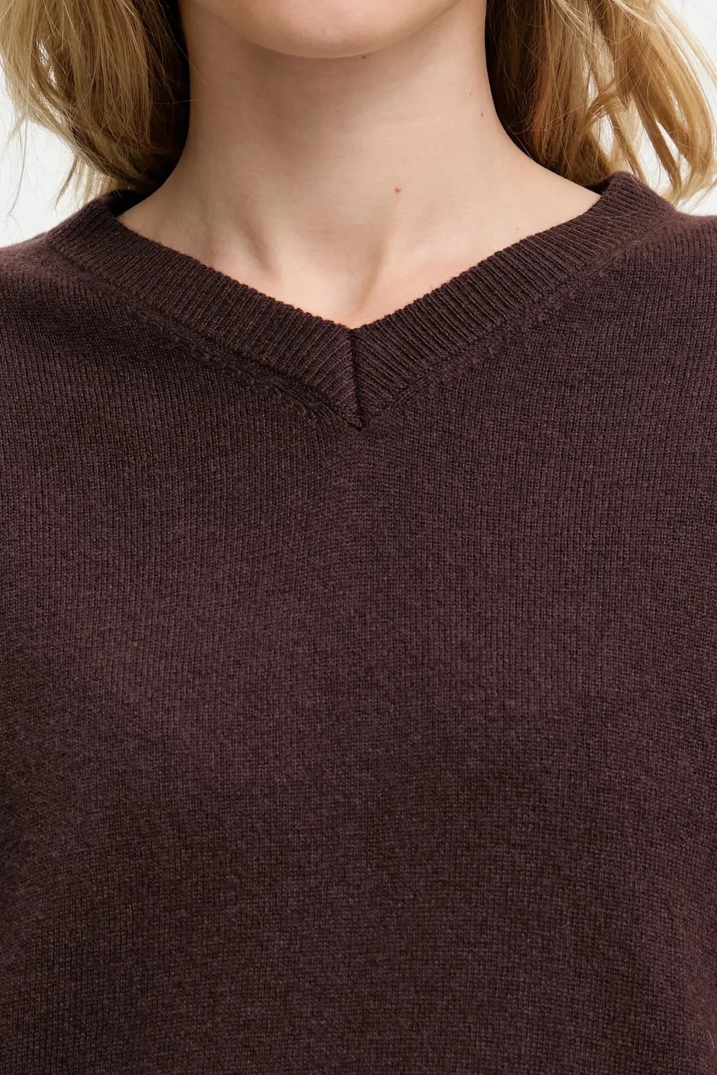 Свитер из мериносовой шерсти с шарфом - фото 6