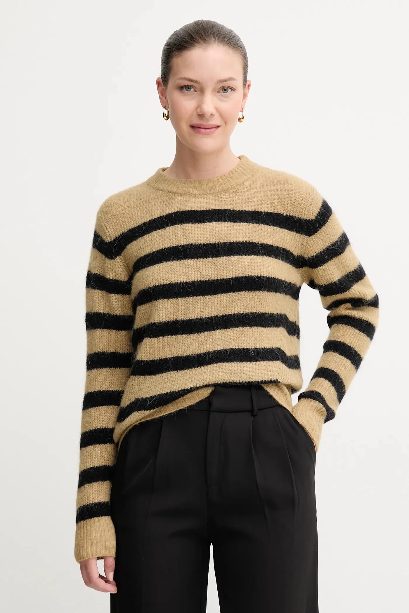 Шерстяной свитер