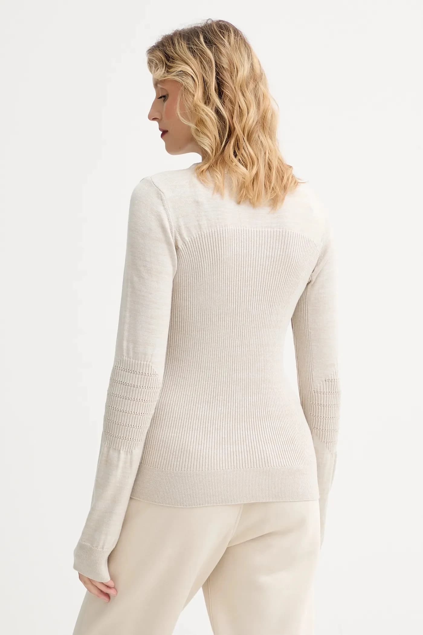 Узкий свитер байкерской 3D-вязки - фото 3