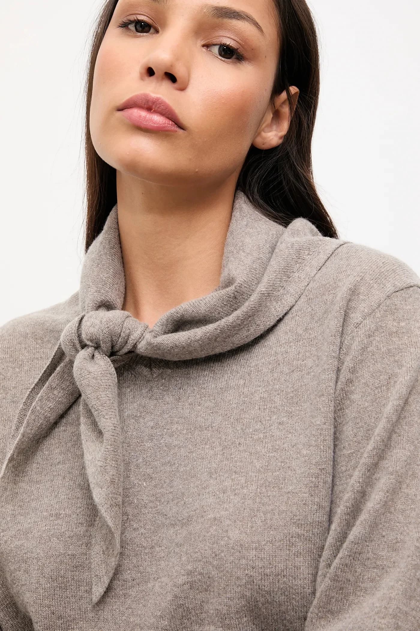 Свитер из мериносовой шерсти с шарфом - фото 6