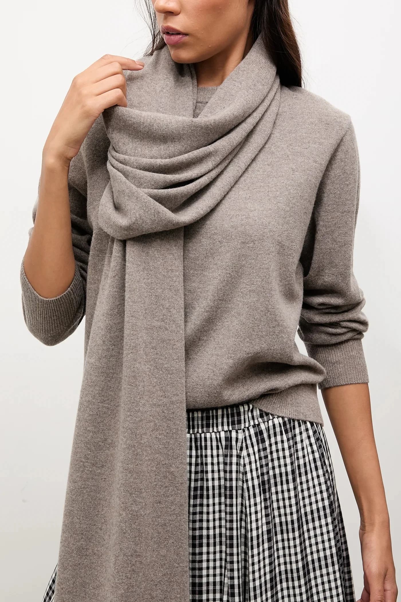 Свитер из мериносовой шерсти с шарфом - фото 5