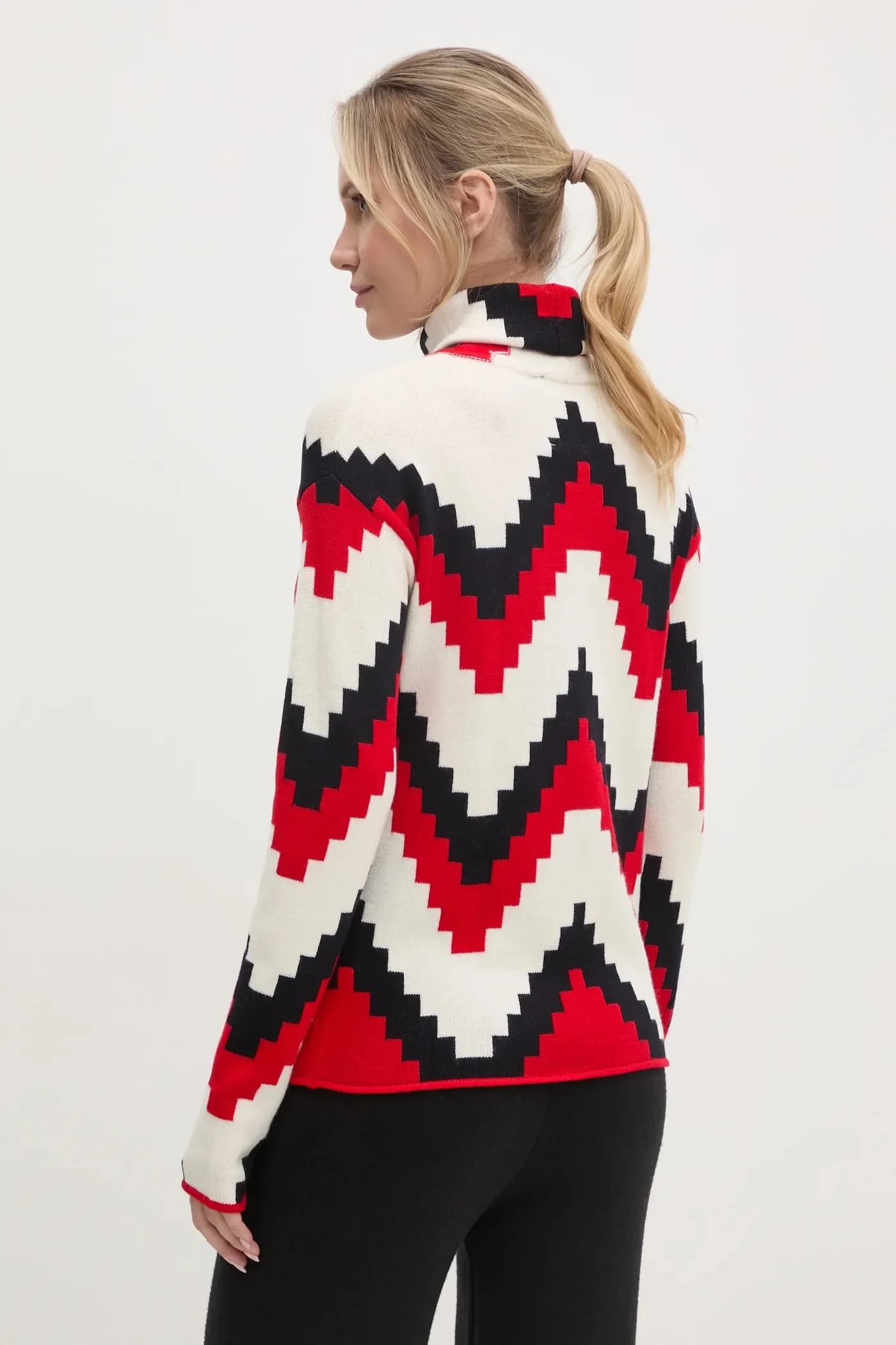 свитер с шевроном - фото 3