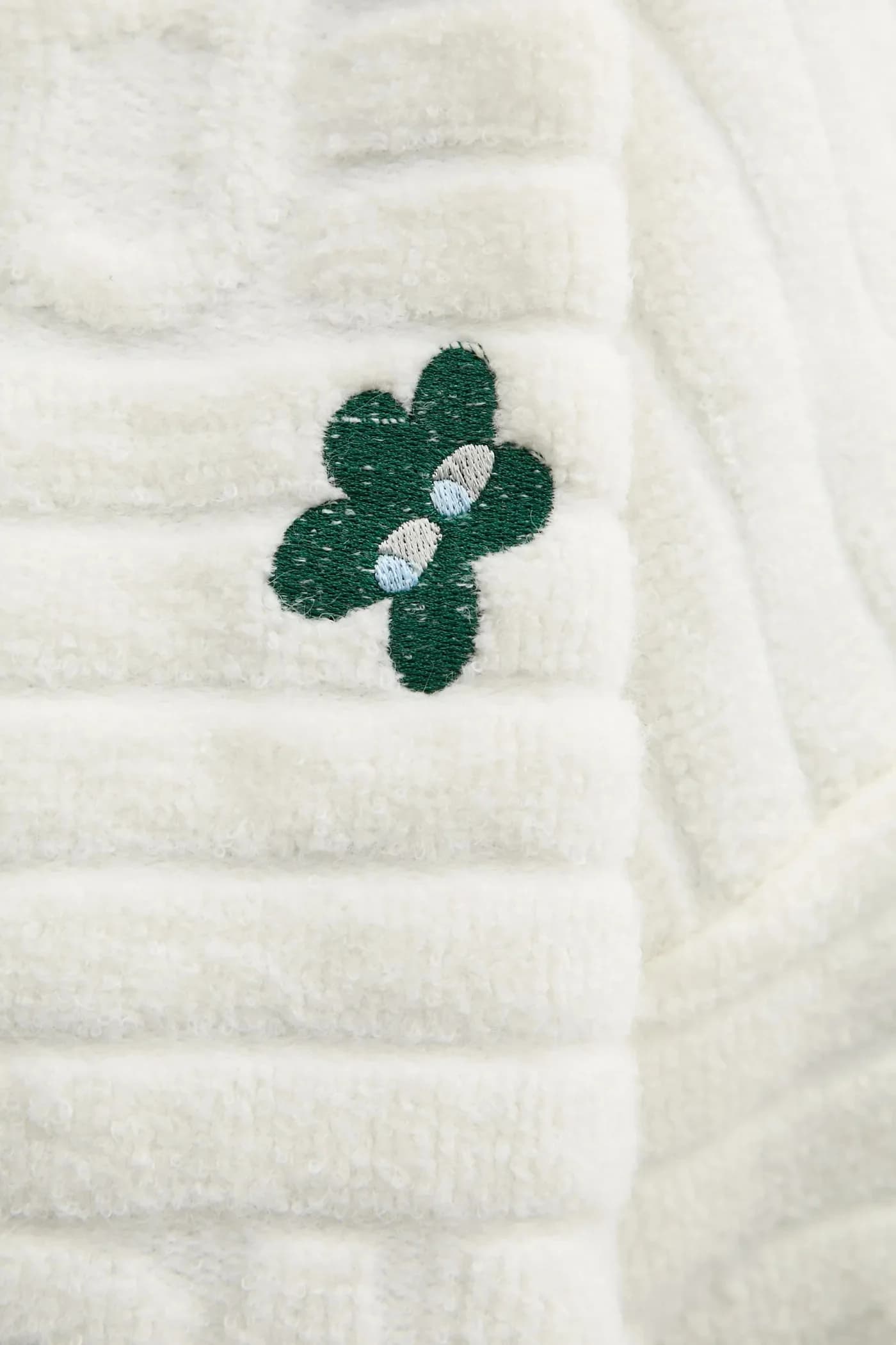 Креативный свитер в стиле апсайклинг - фото 6