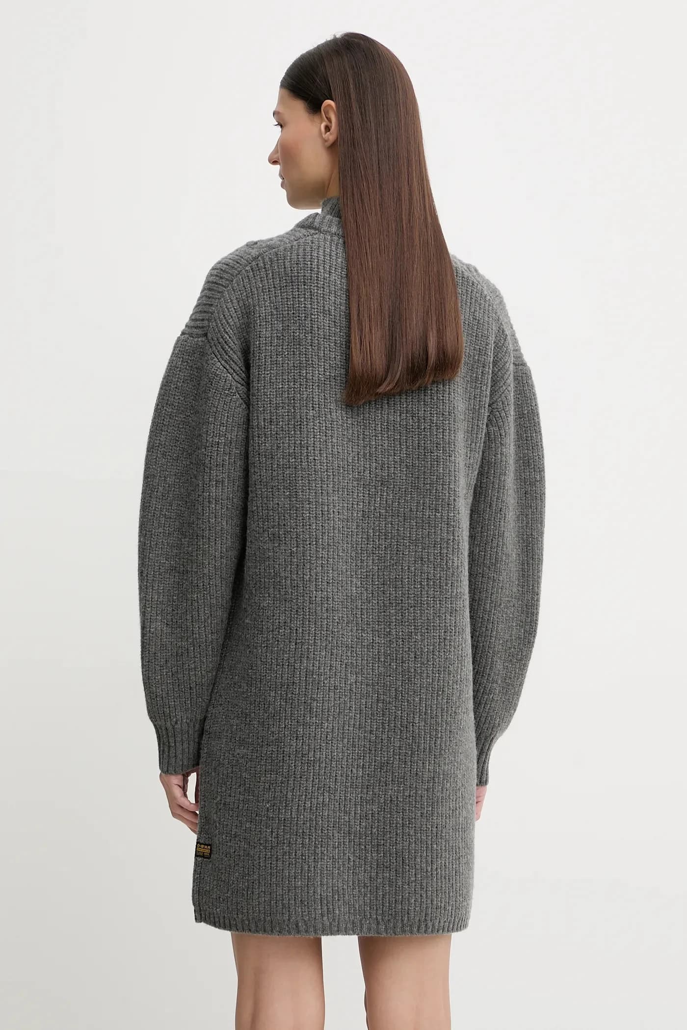 Шерстяное платье свободной вязки с косами - фото 3