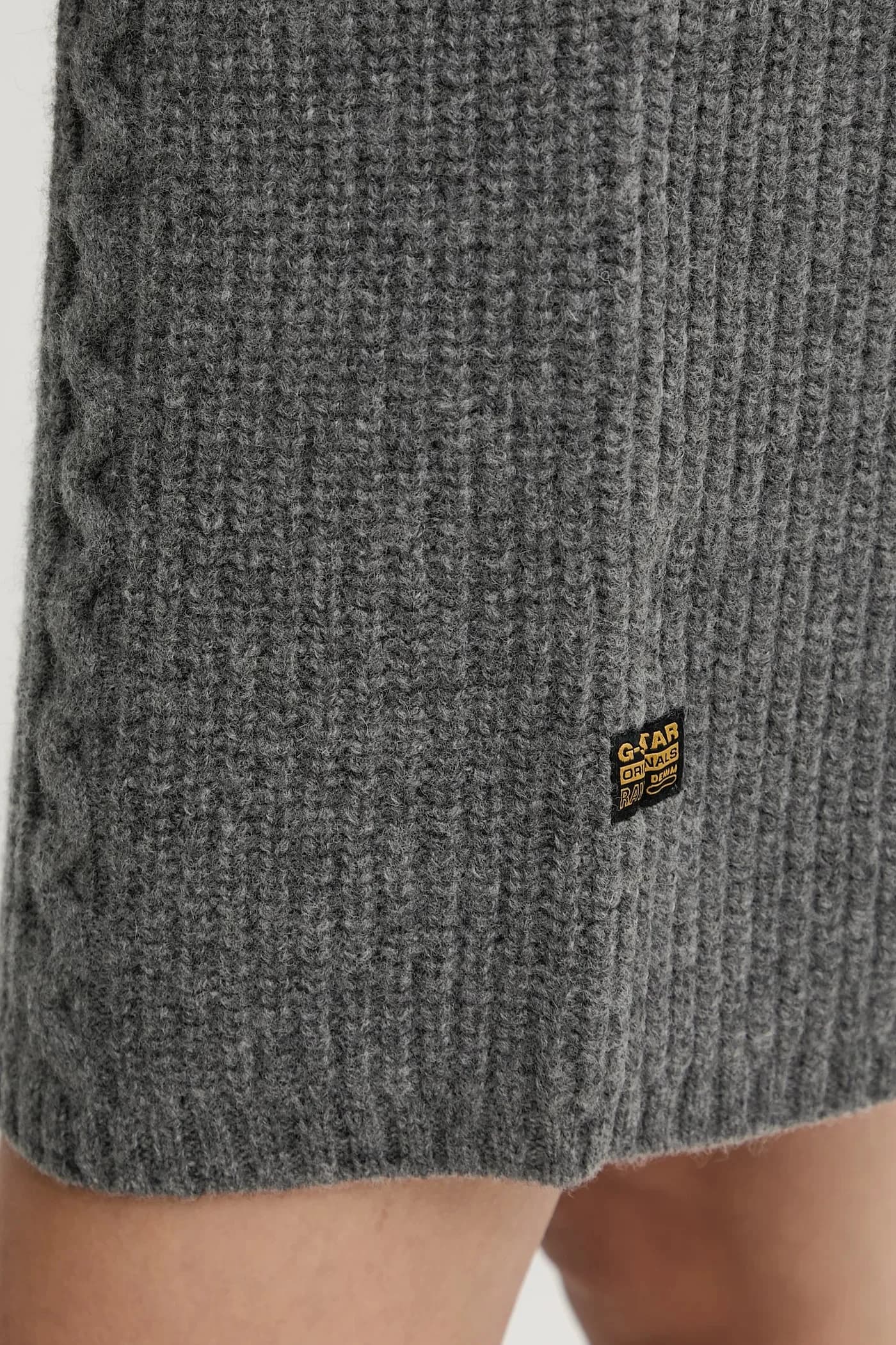 Шерстяное платье свободной вязки с косами - фото 5