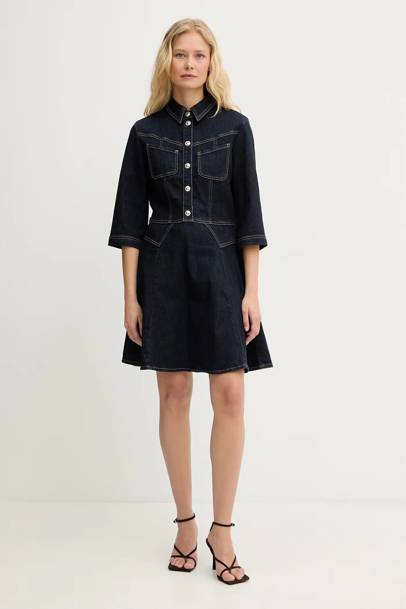 Расклешенное джинсовое платье