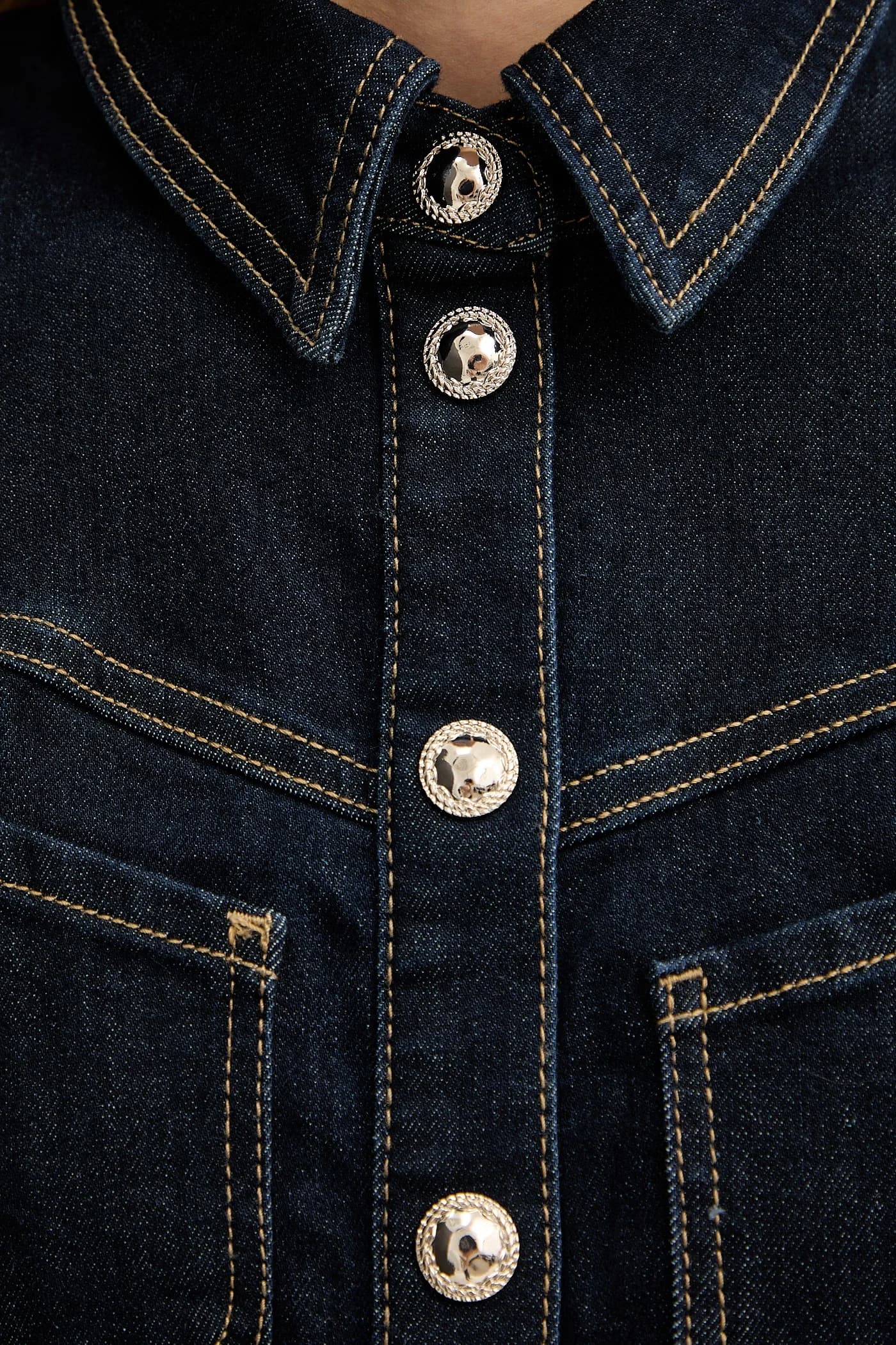 Расклешенное джинсовое платье - фото 5