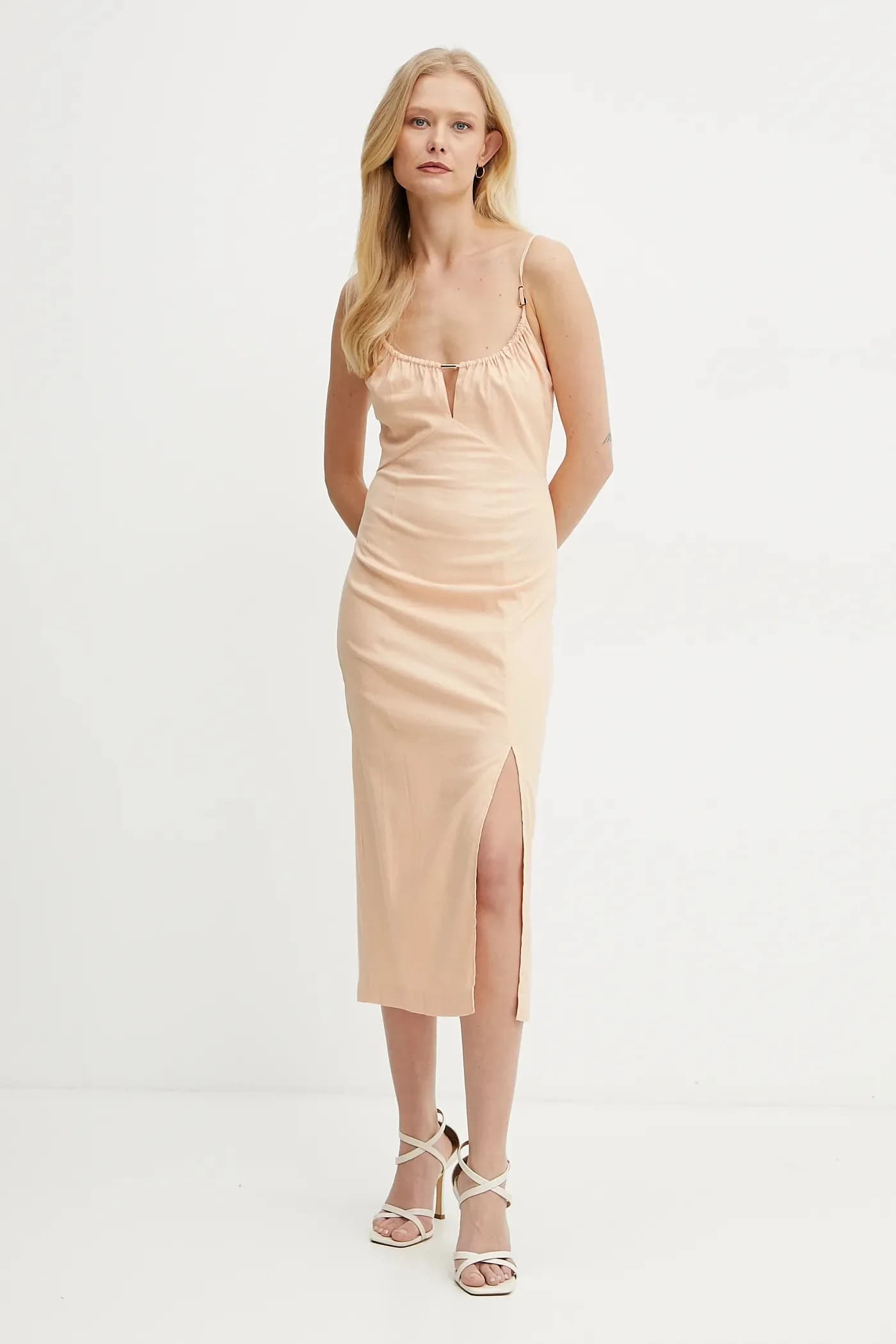 Льняное платье