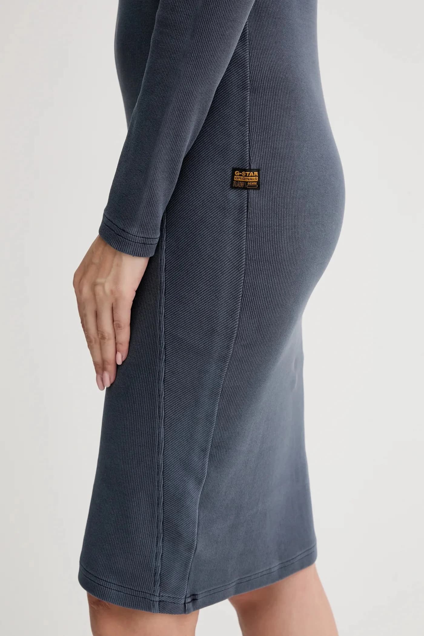 Стираное платье узкого кроя в рубчик - фото 5