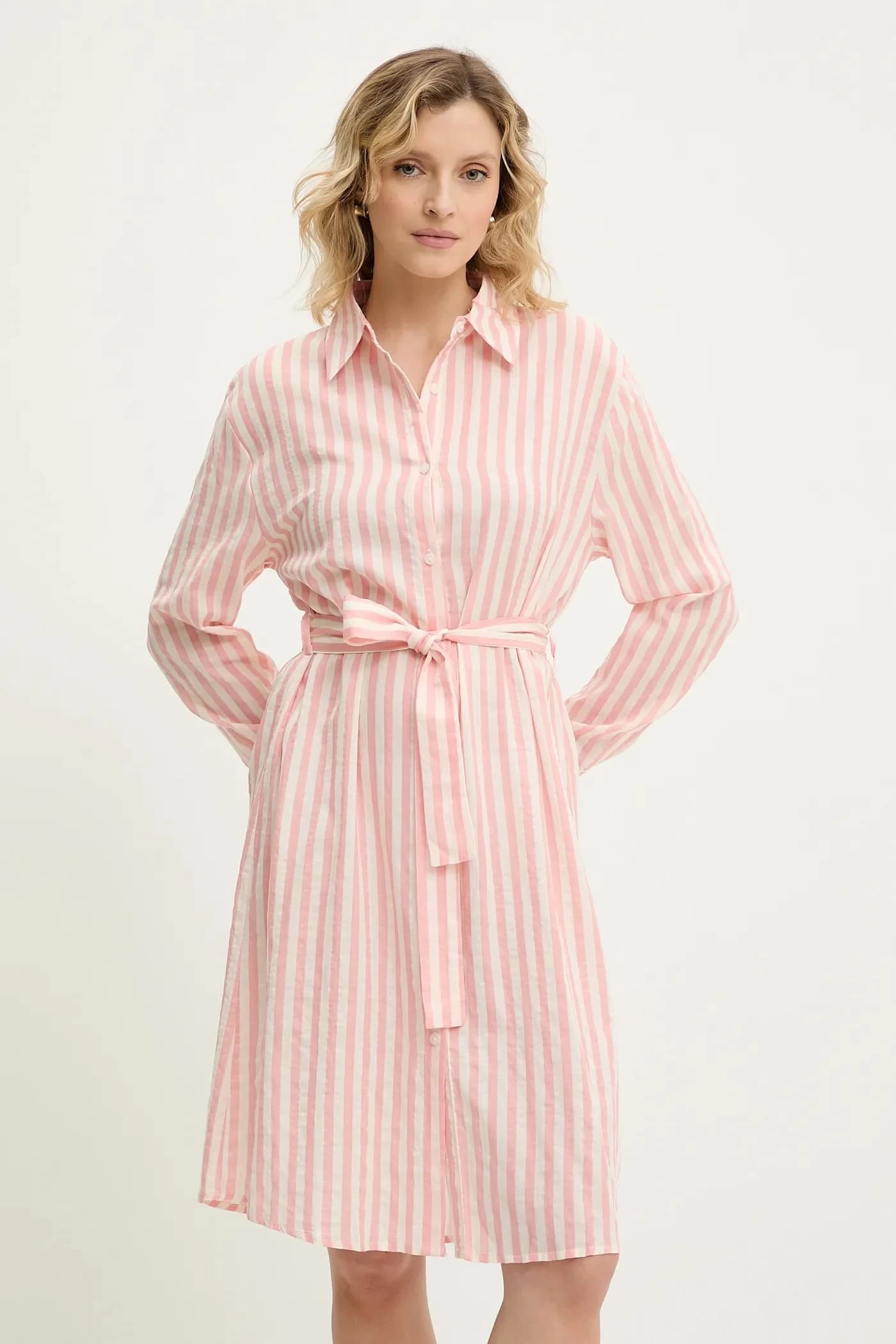 Платье с оттенком шелка