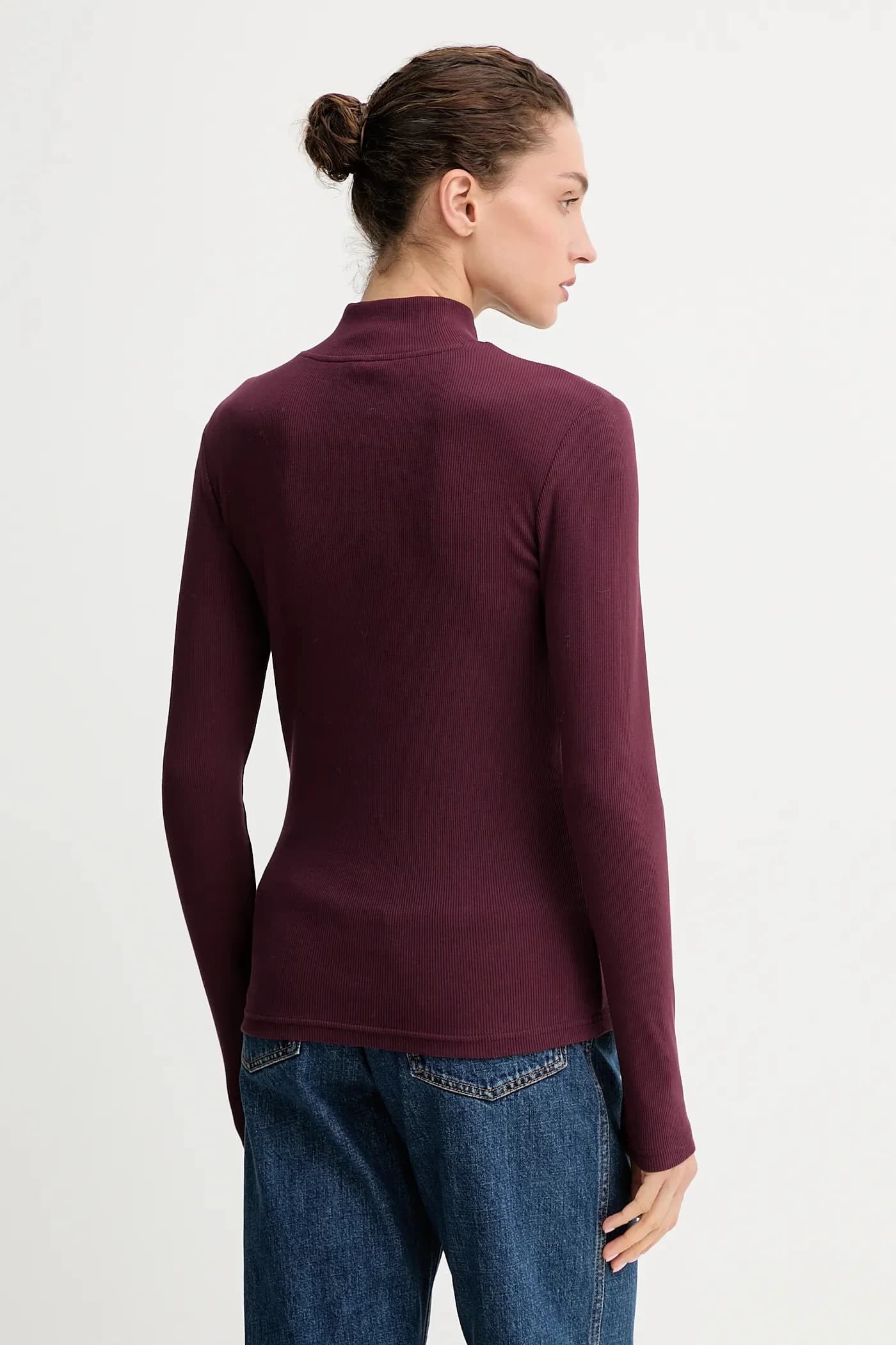 Лонгслив А-силуэта с тонкими ребристыми рукавами - фото 2