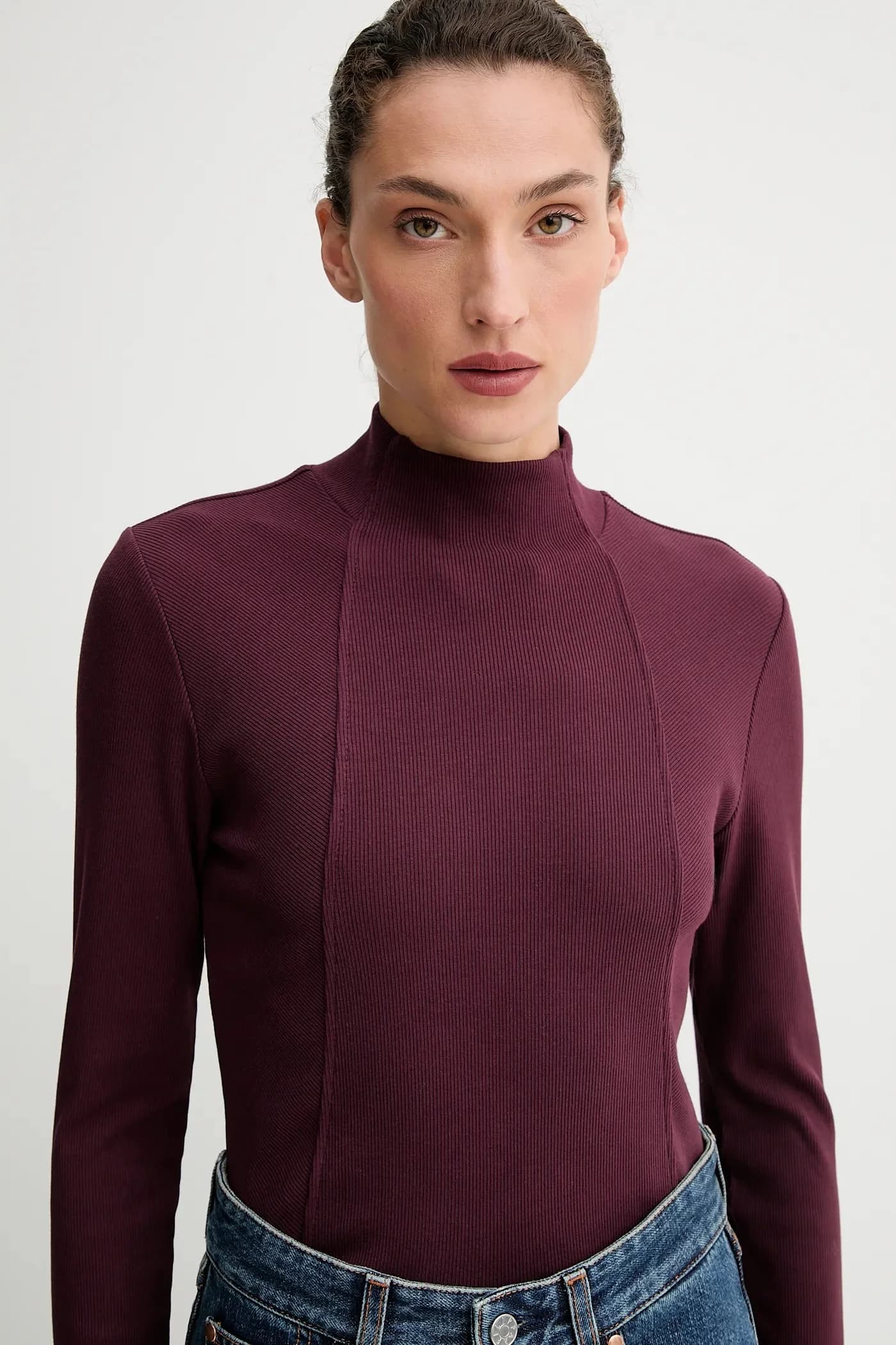 Лонгслив А-силуэта с тонкими ребристыми рукавами - фото 4