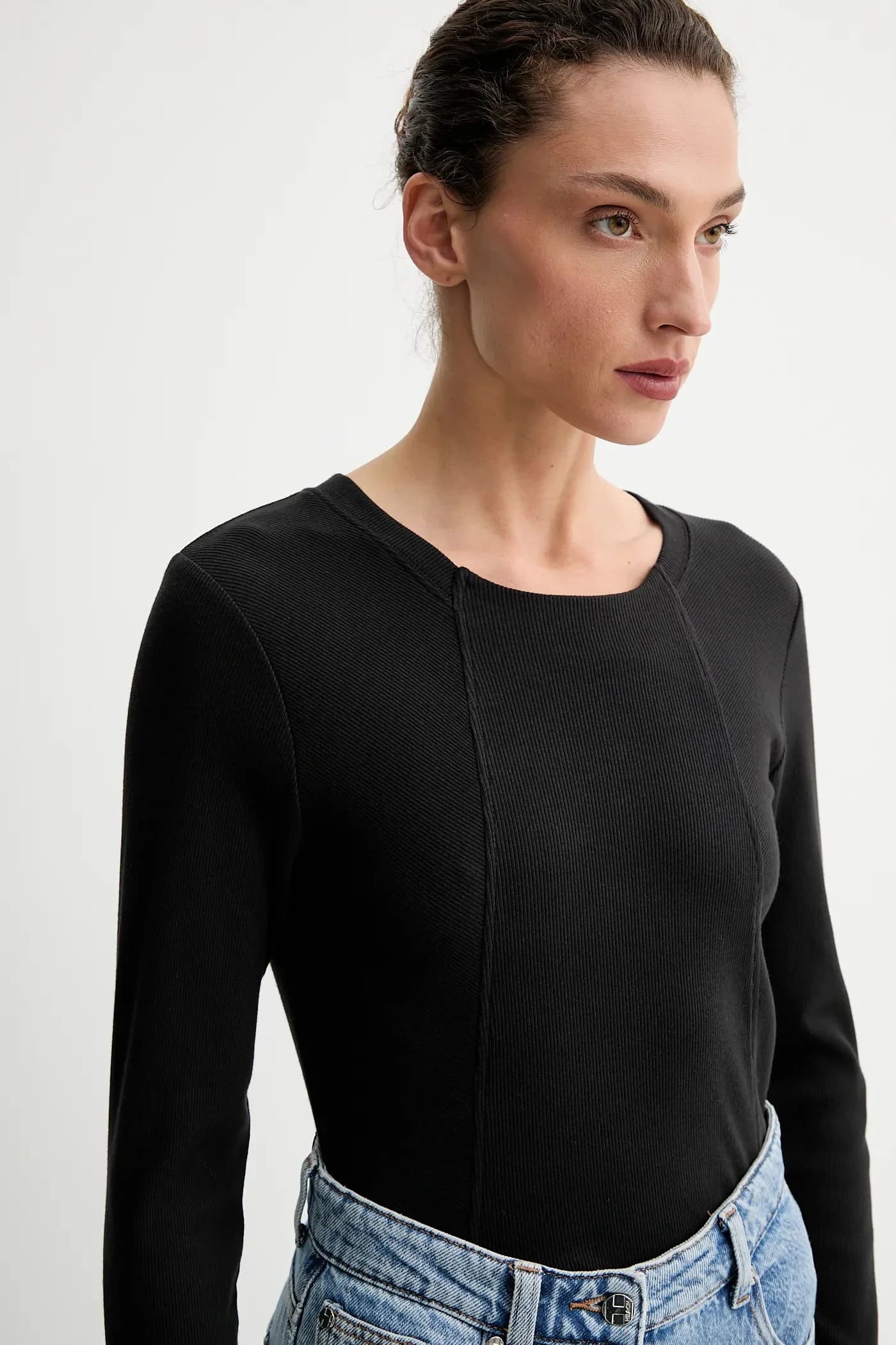 Лонгслив А-силуэта в тонкую рубчику - фото 4