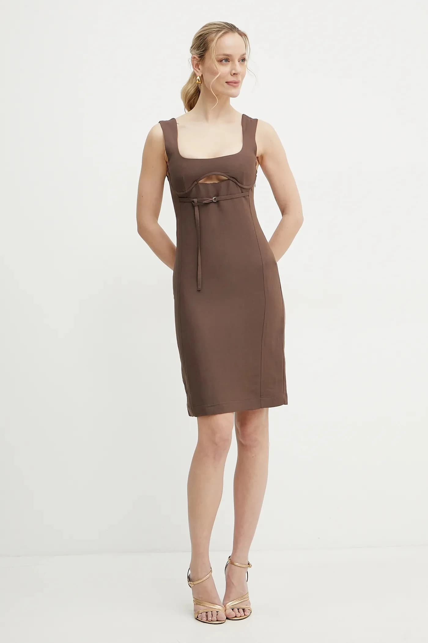 Платье из смесового льна