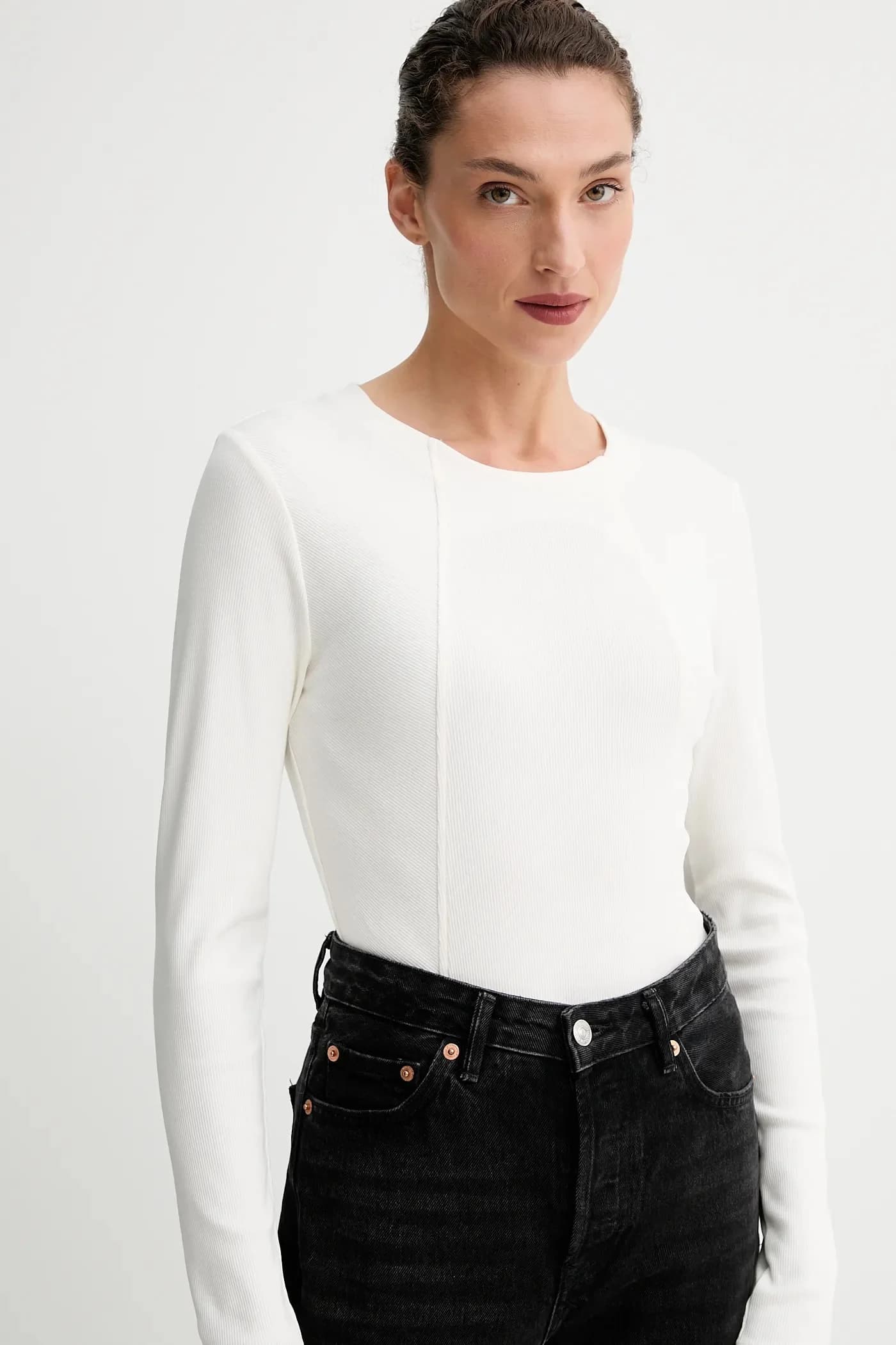 Лонгслив А-силуэта в тонкую рубчику - фото 4