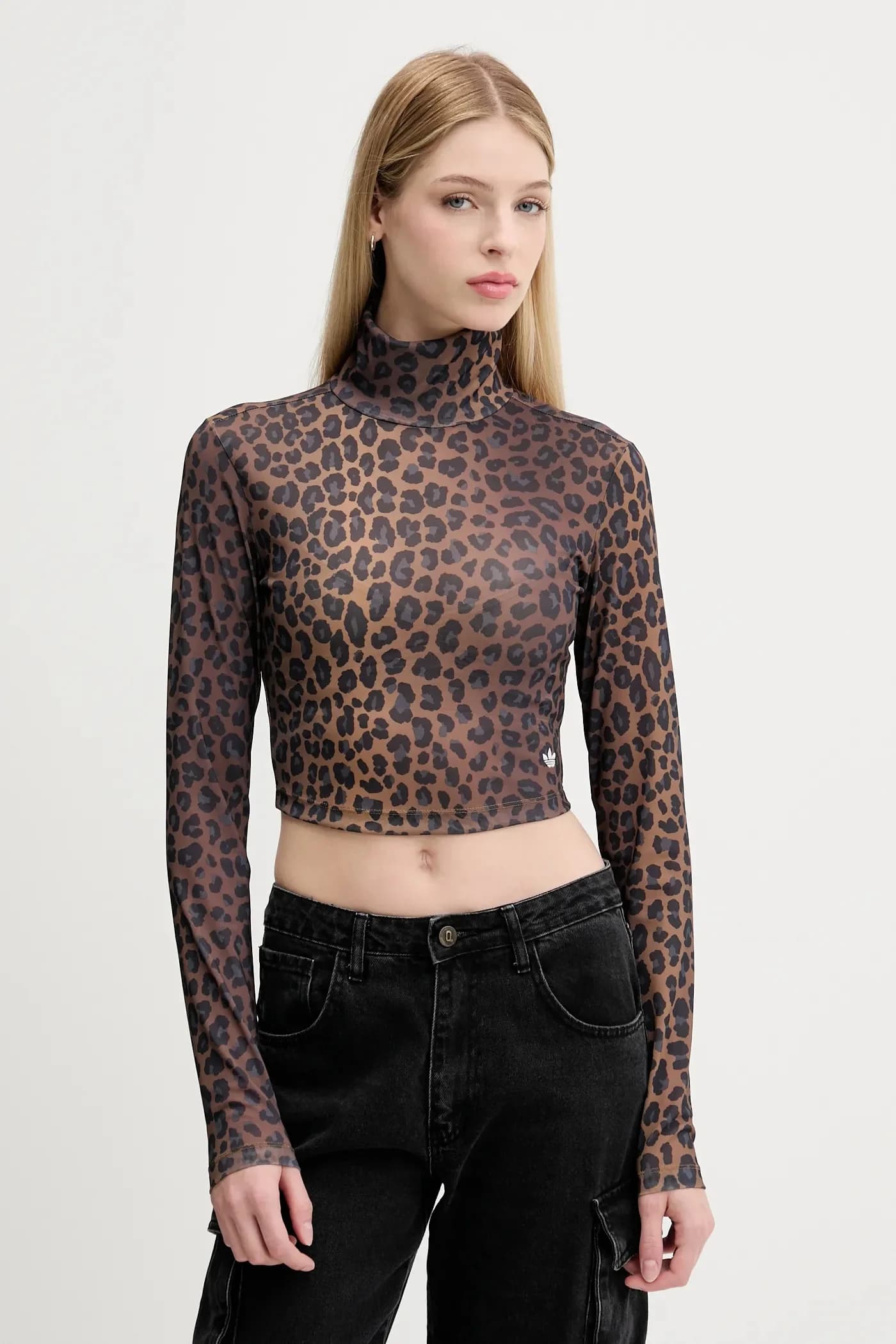 Футболка с длинными рукавами и длинными рукавами