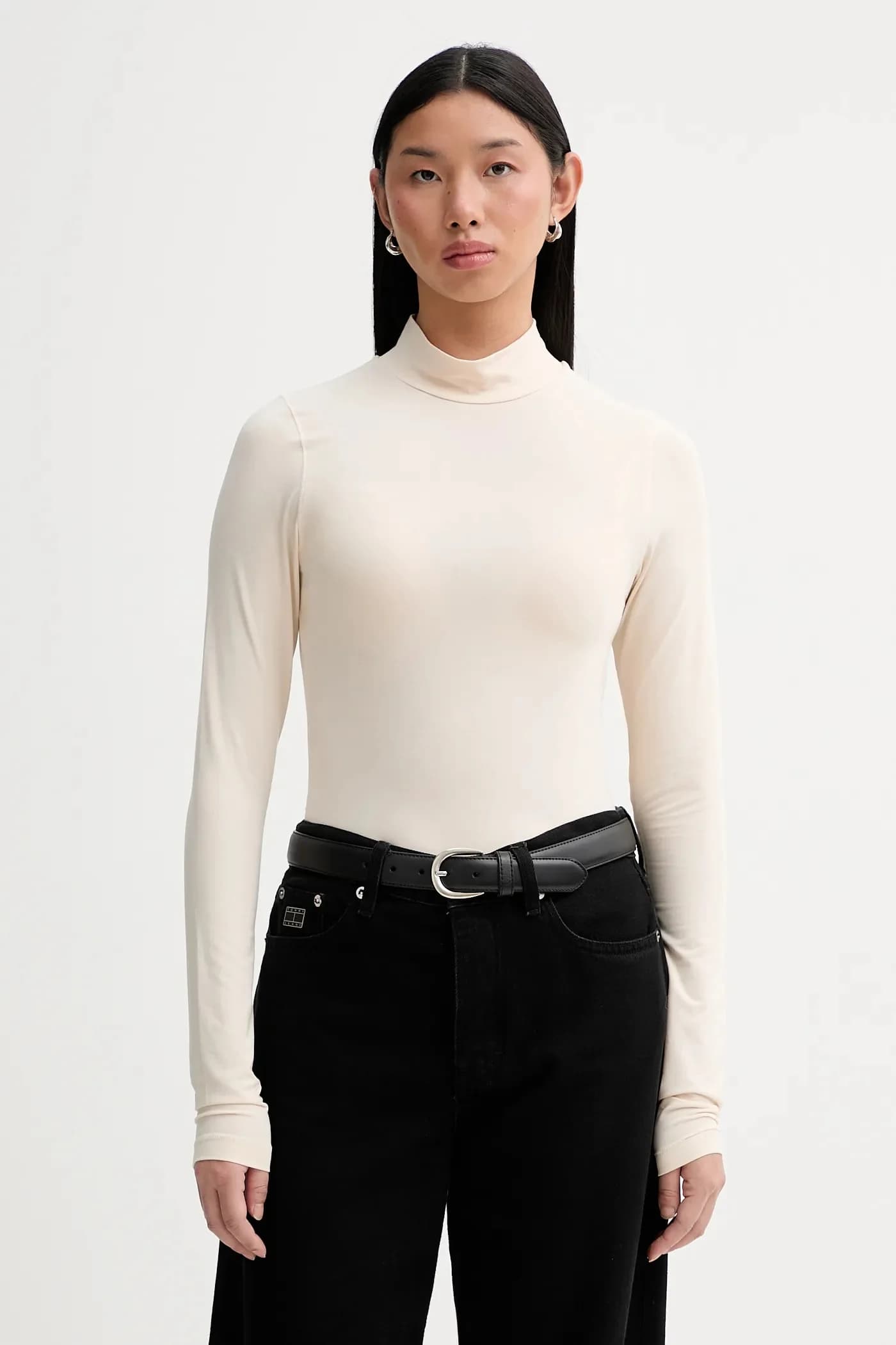 Узкая рубашка с длинными рукавами