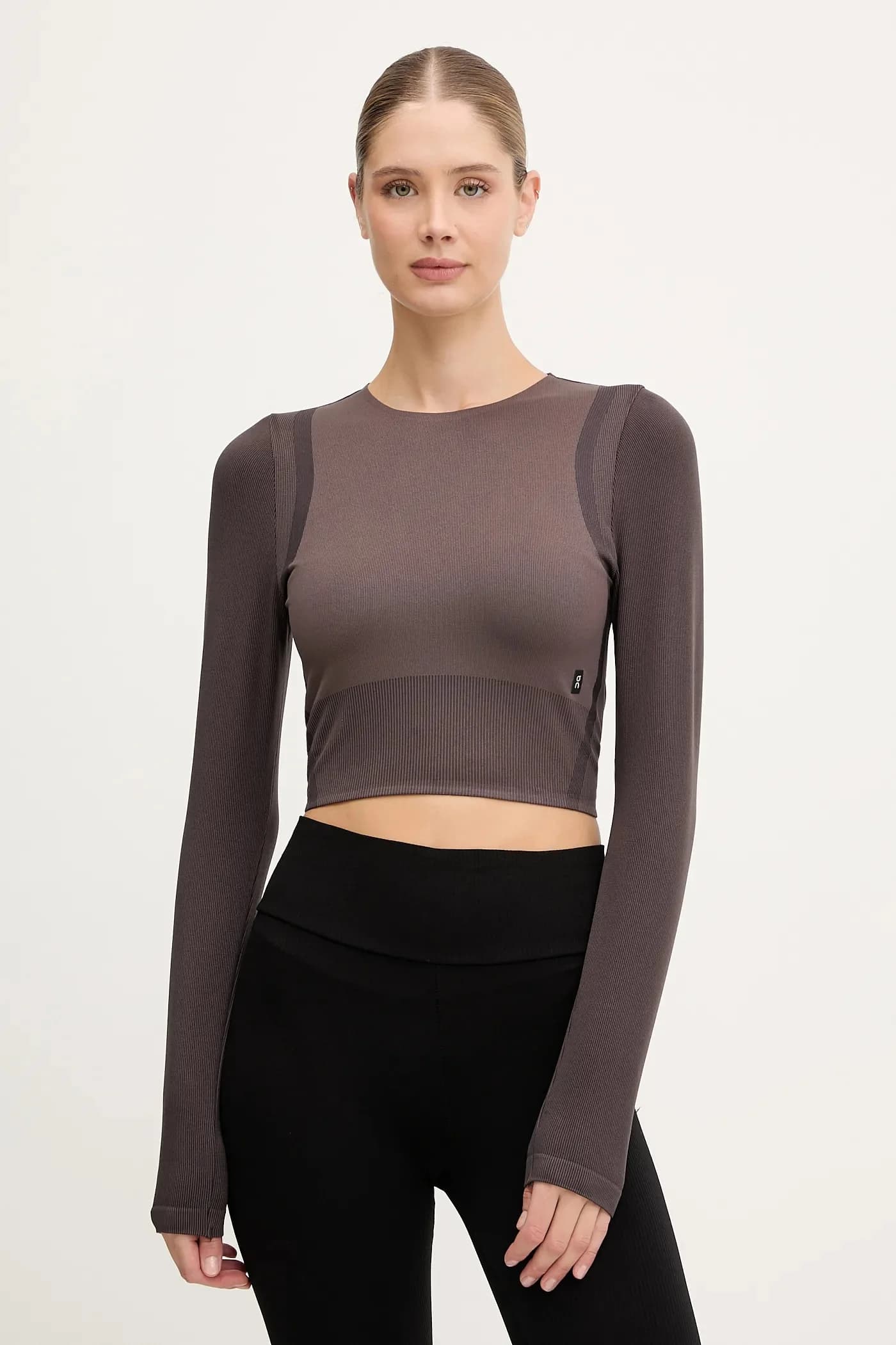 Лонгслив для студии йоги.