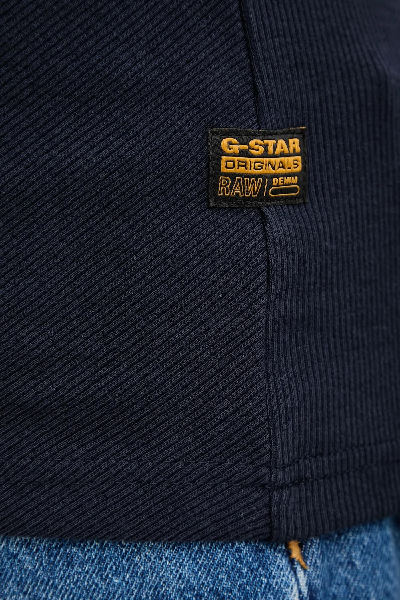 Лонгслив А-силуэта с тонкими ребристыми рукавами - фото 5