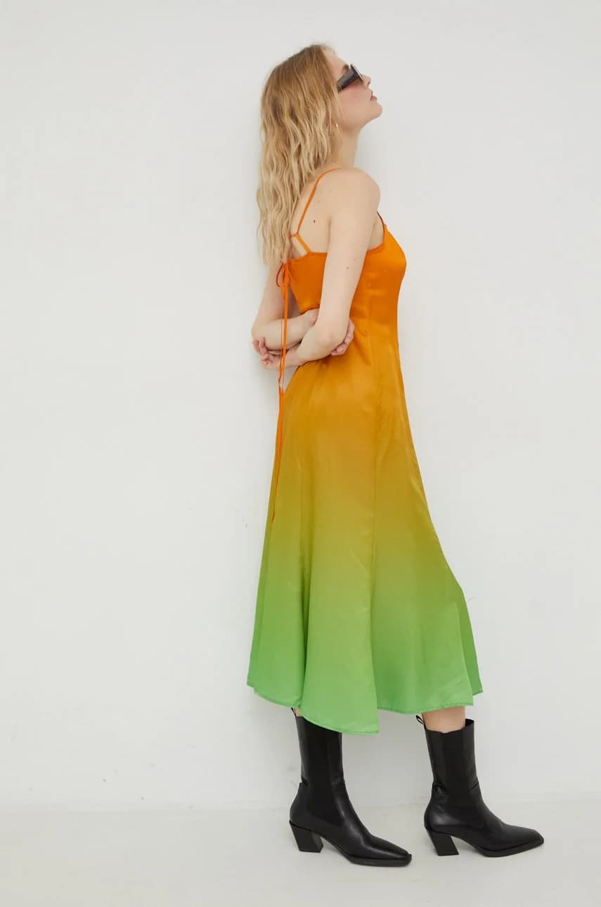 Платье с оттенком шелка - фото 3