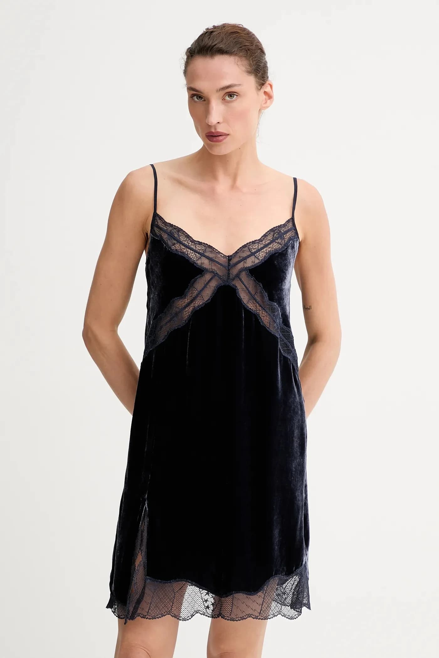 Платье с оттенком шелка