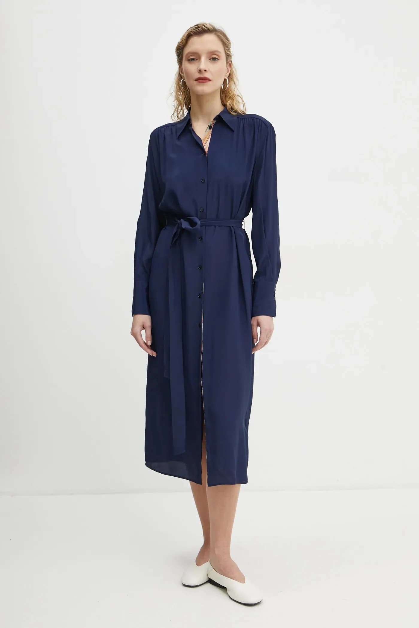 Платье с оттенком шелка