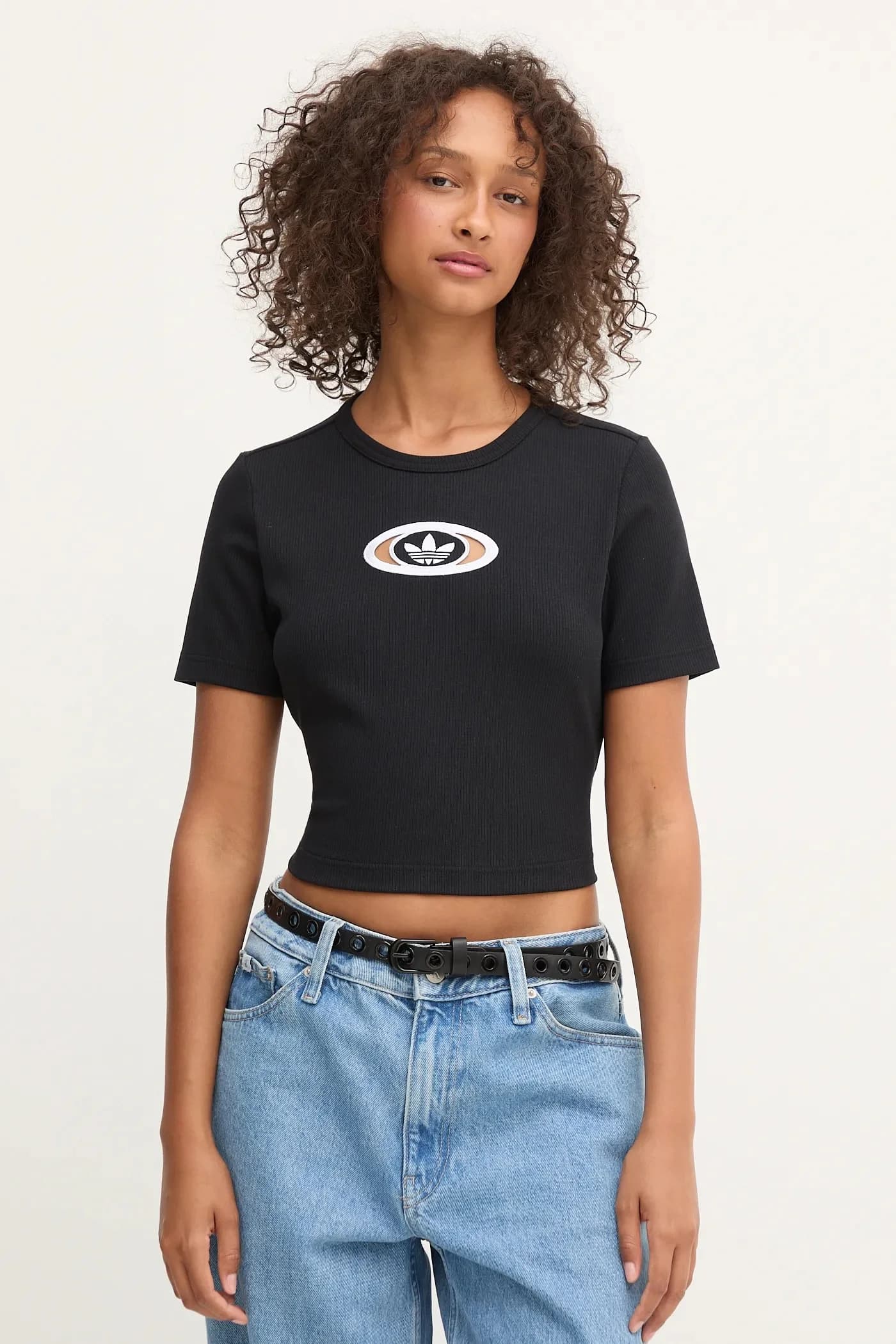 Футболка в рубчик с вырезами