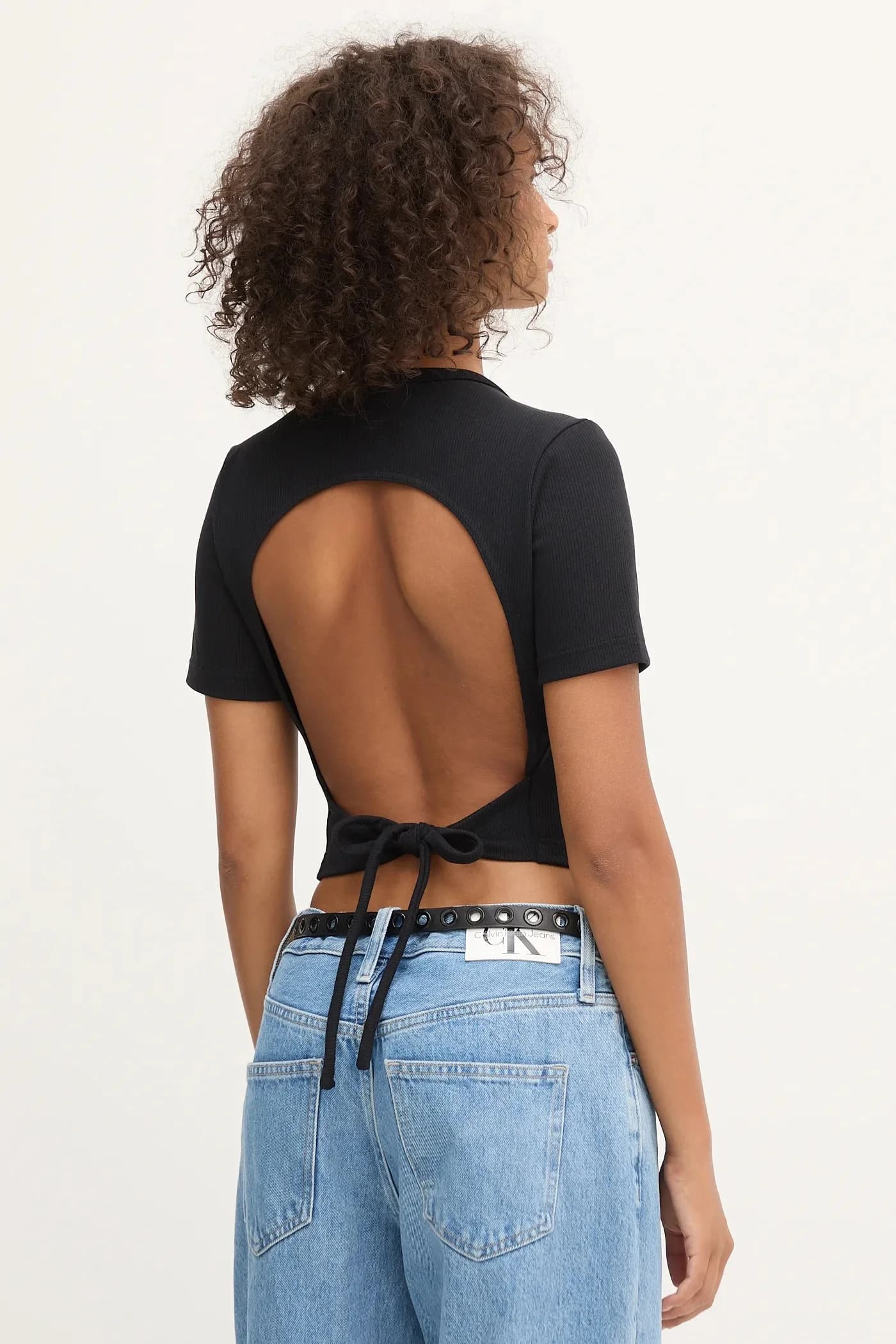 Футболка в рубчик с вырезами - фото 3