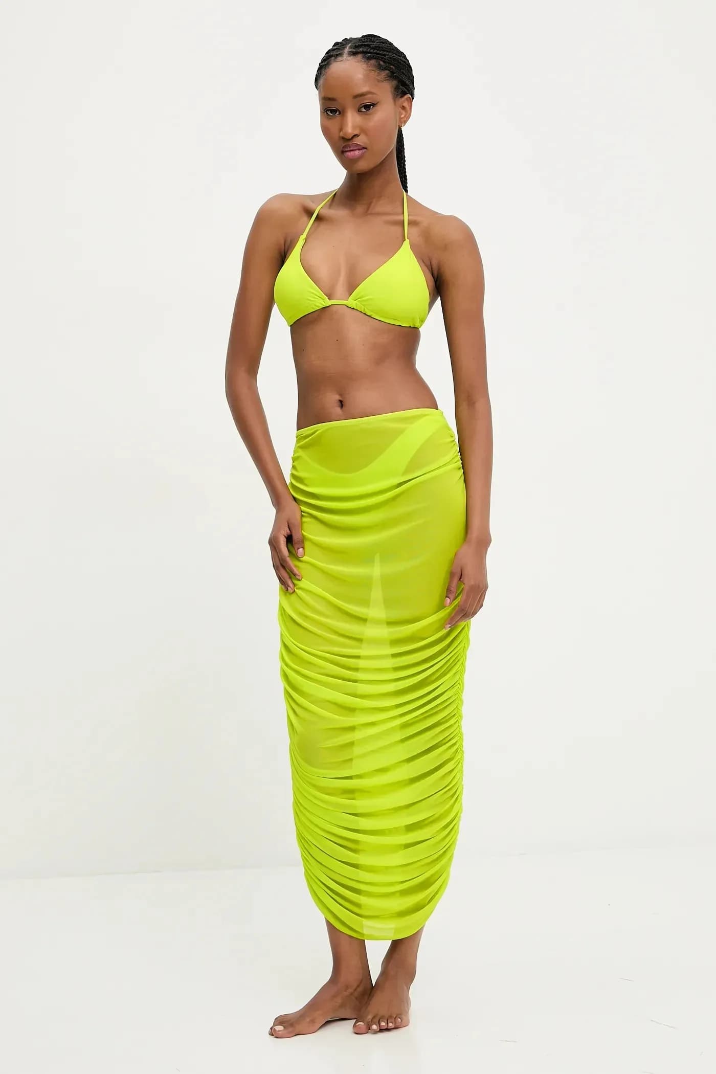 Раздельный купальник и юбка.