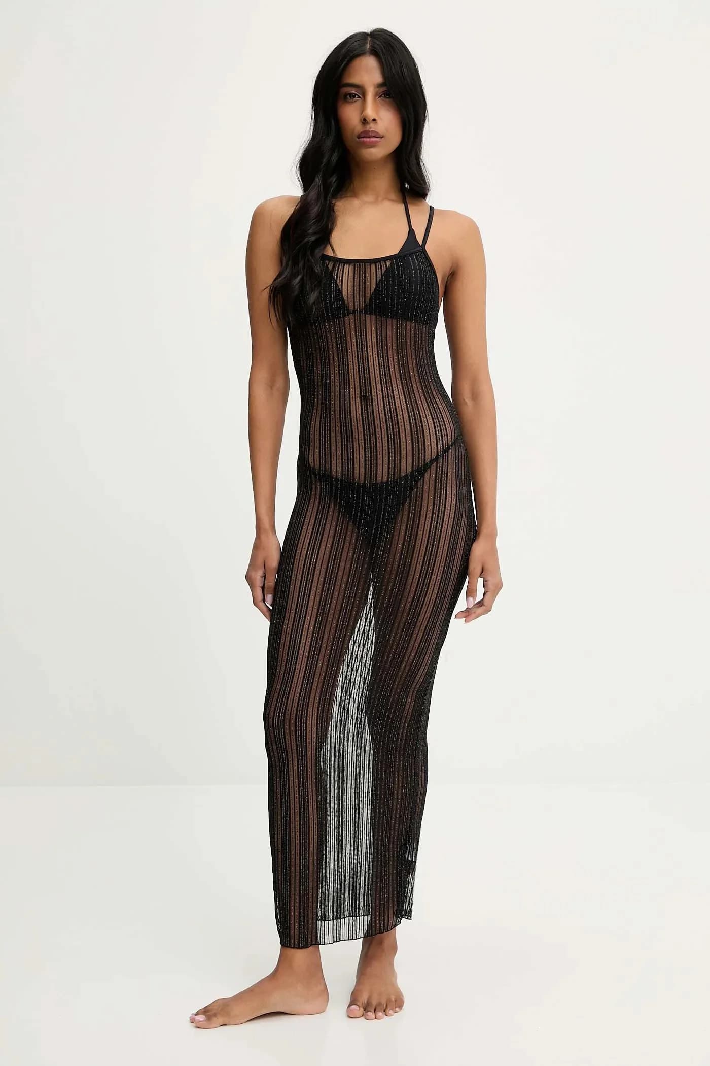 Раздельный купальник и пляжное платье.