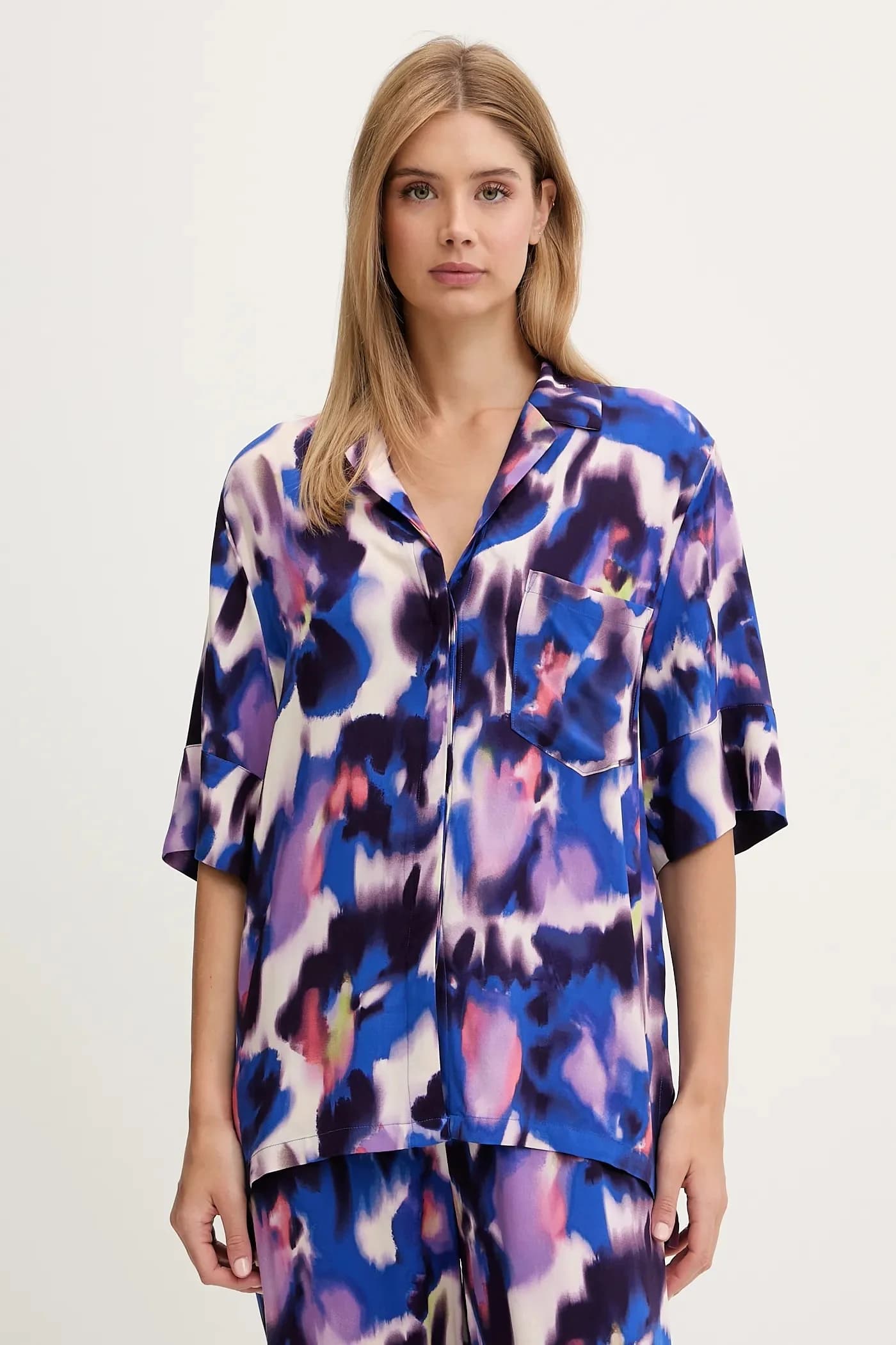 ИССЛЕДУЙТЕ пляжную рубашку