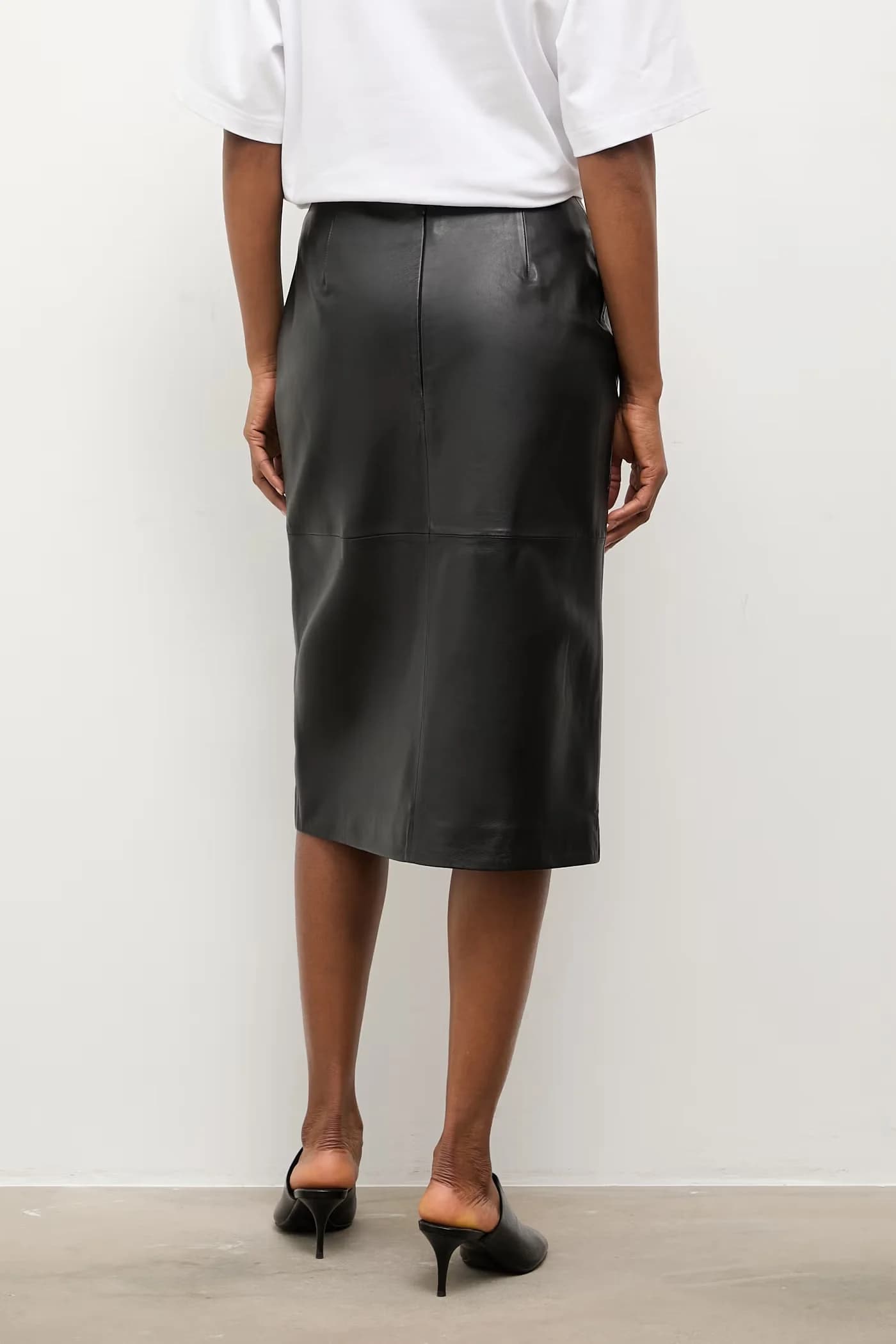 Кожаная юбка с разрезом - фото 3