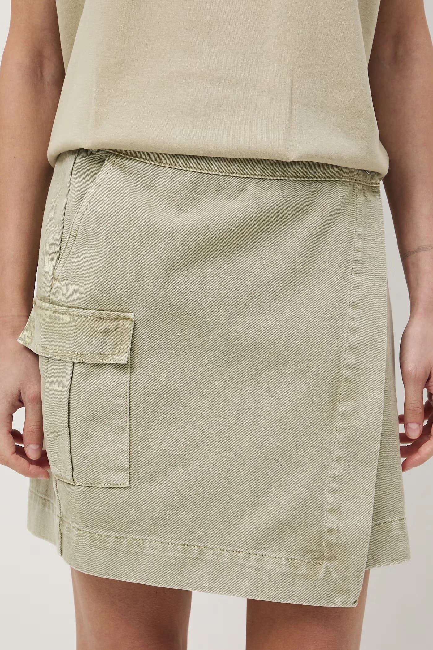 Джинсовая юбка с запахом - фото 4