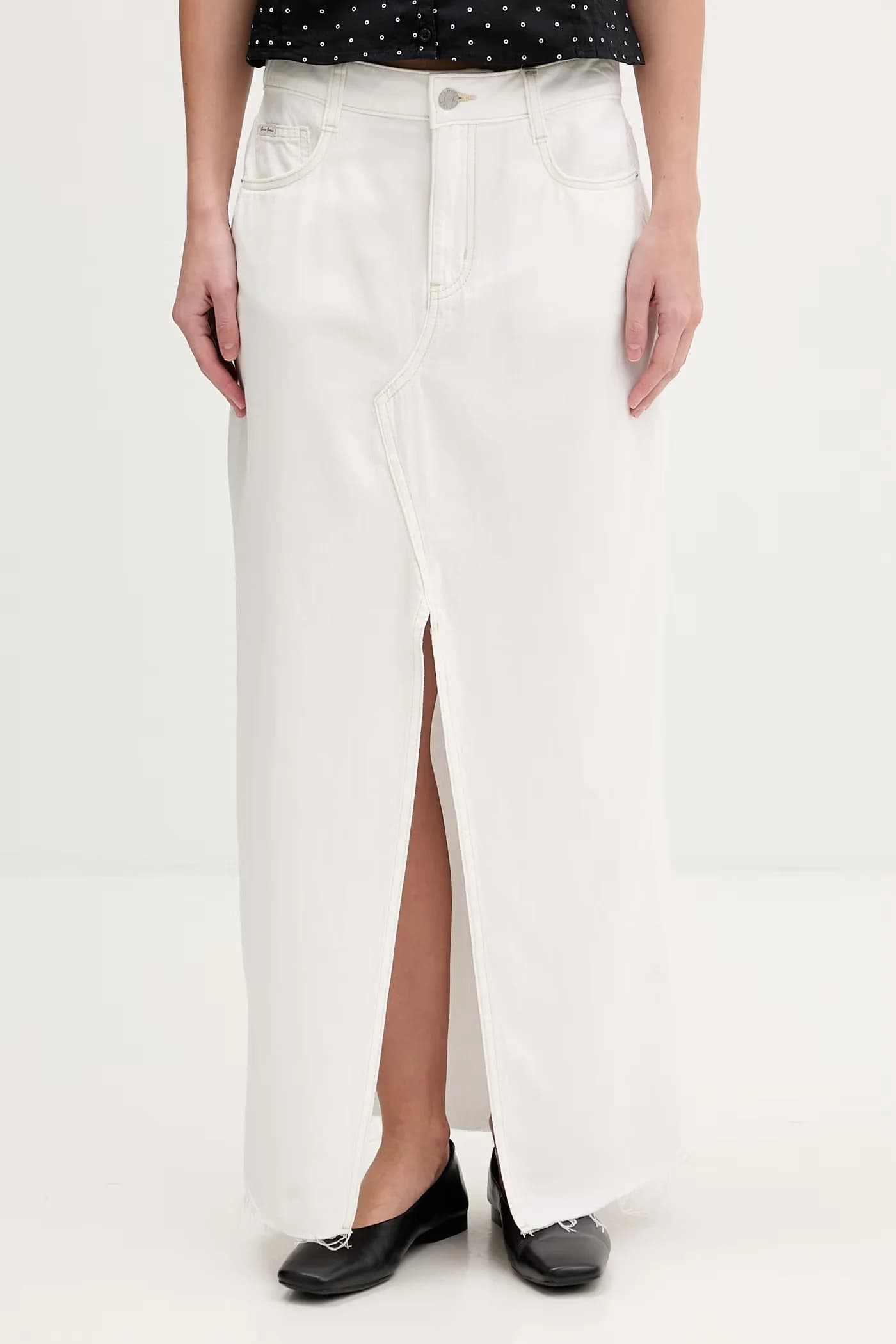 Джинсовая юбка с разрезом