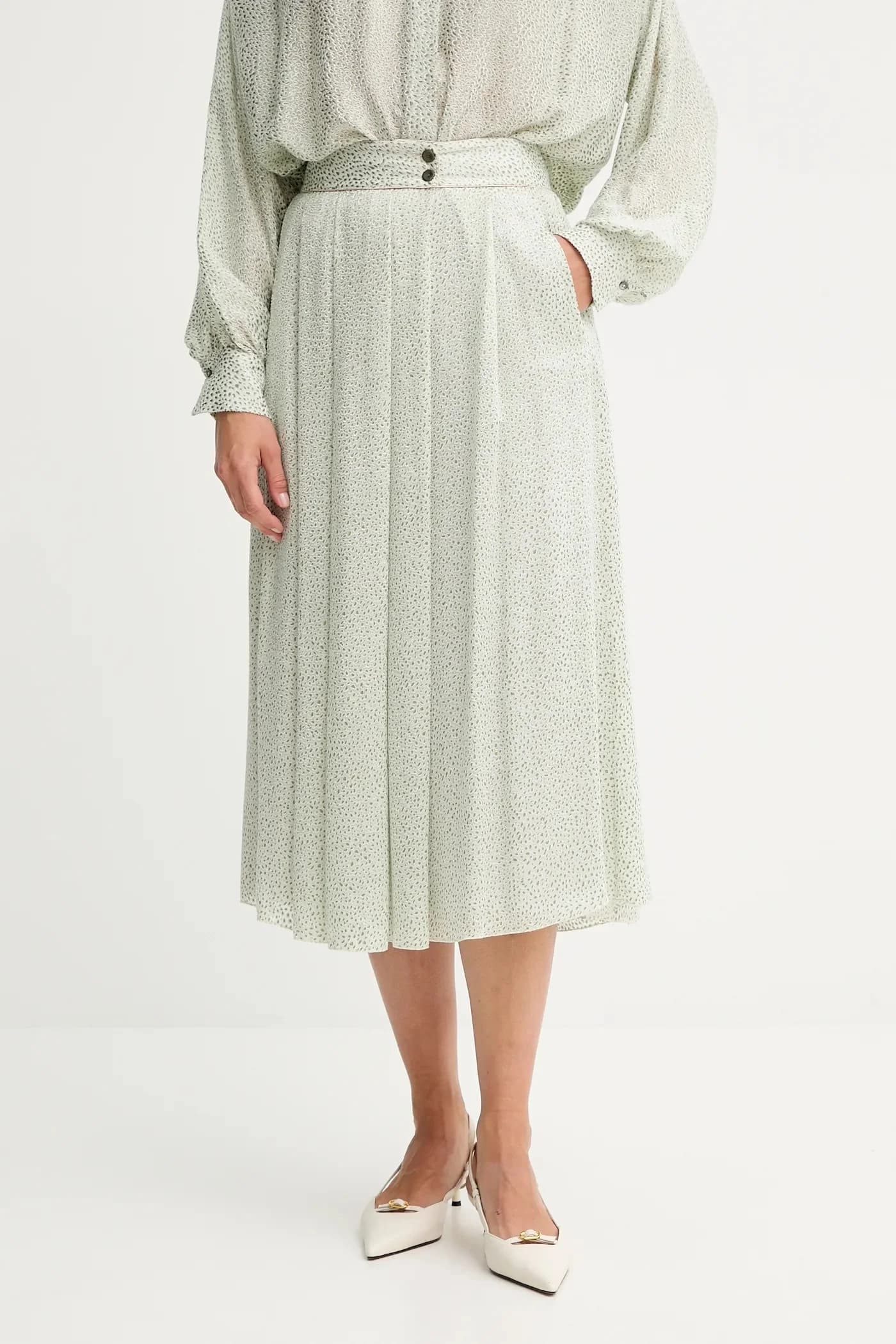 Юбка с оттенком шелка